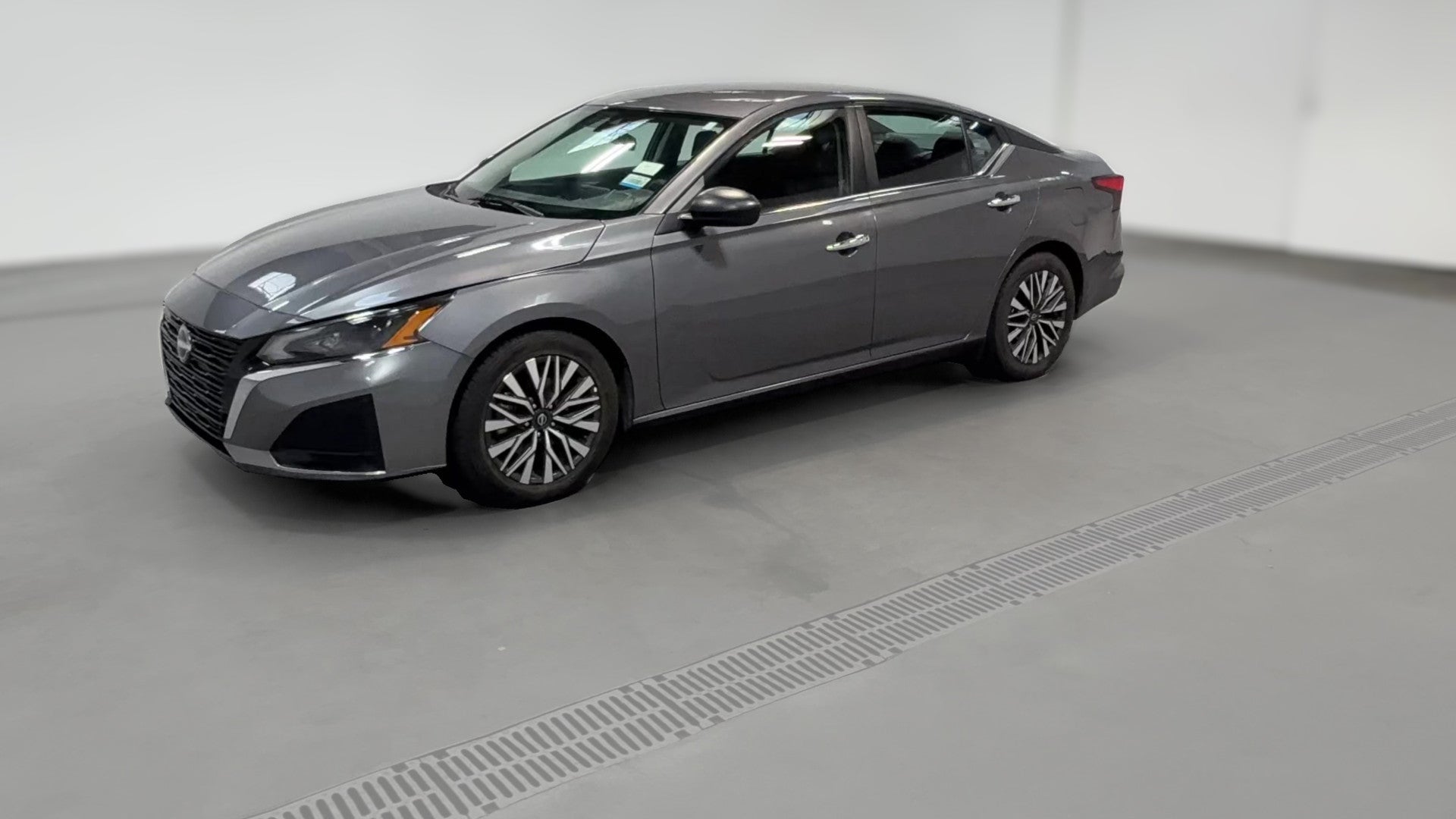 2025 Nissan Altima vehicle photo