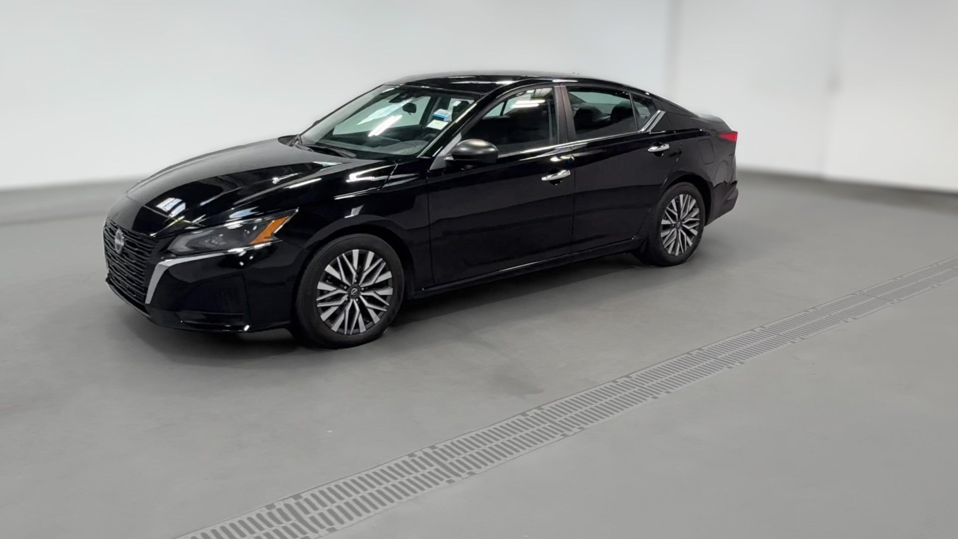 2025 Nissan Altima vehicle photo