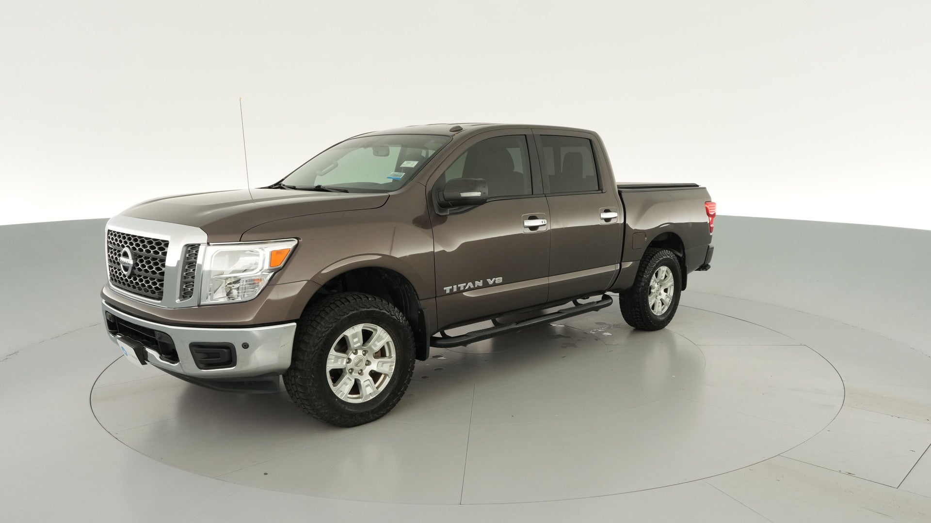 2018 Nissan Titan Crew Cab vehicle photo