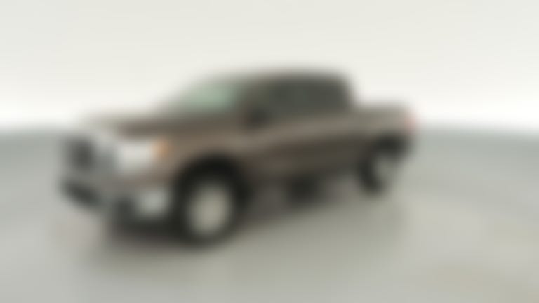 2018 Nissan Titan Crew Cab vehicle photo