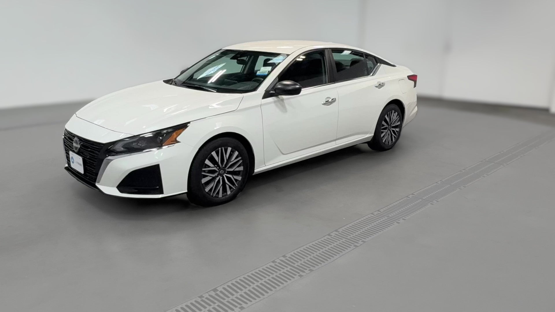 2025 Nissan Altima vehicle photo
