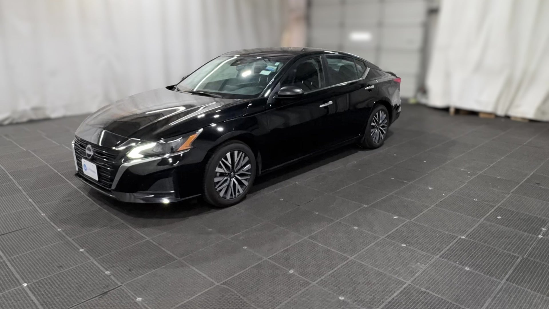 2025 Nissan Altima vehicle photo