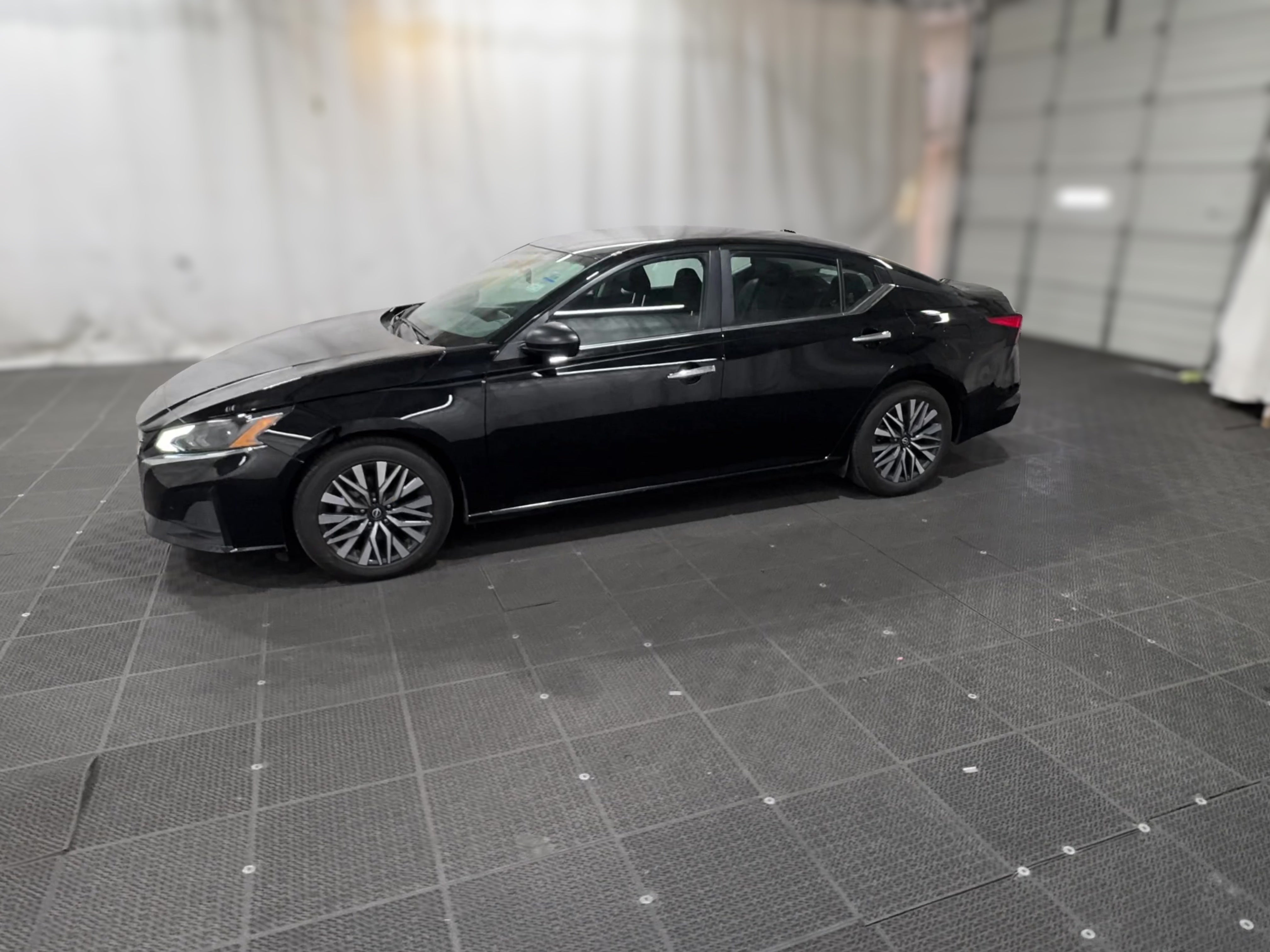 2025 Nissan Altima SV - Photo 23
