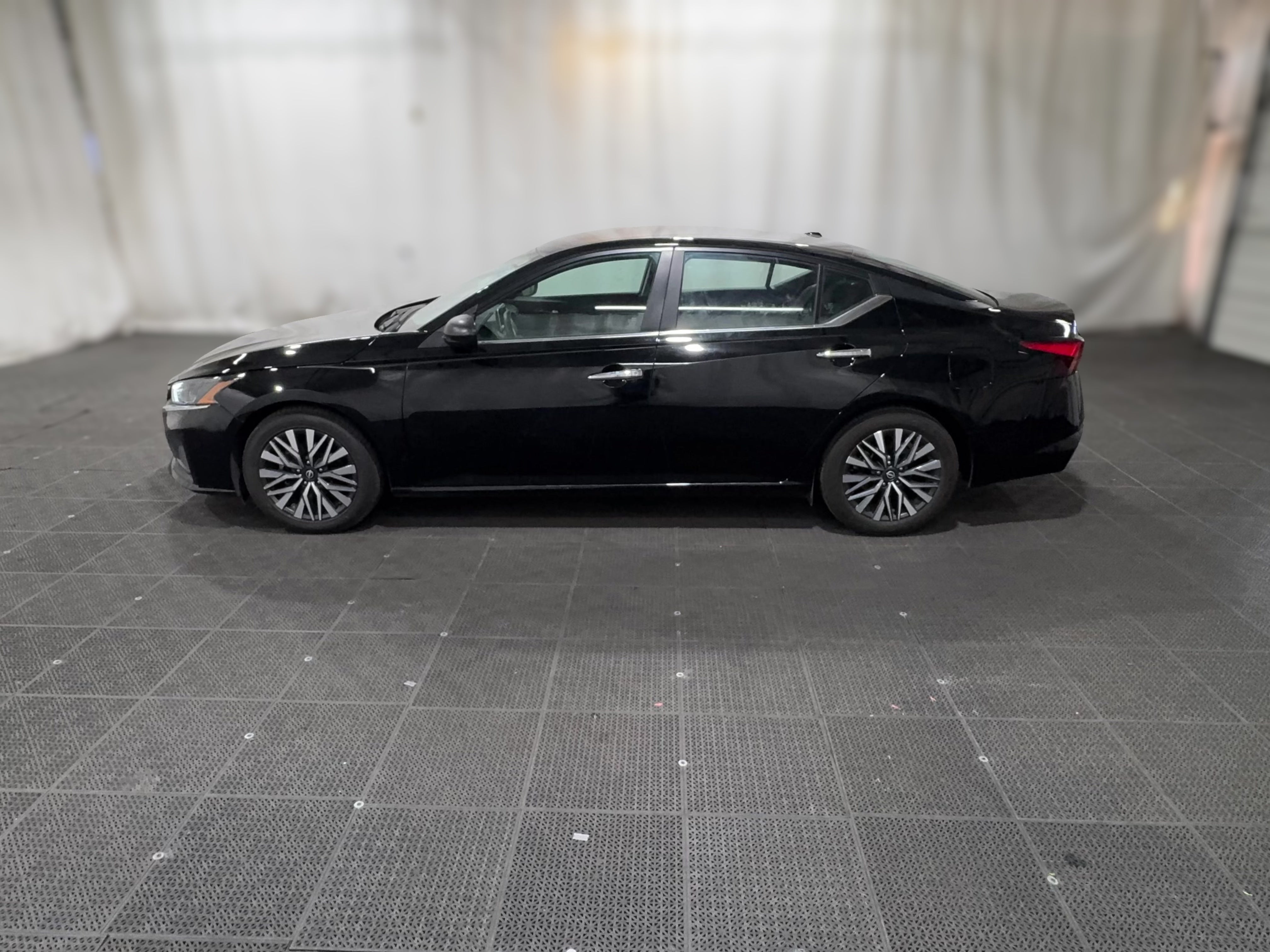 2025 Nissan Altima SV - Photo 24