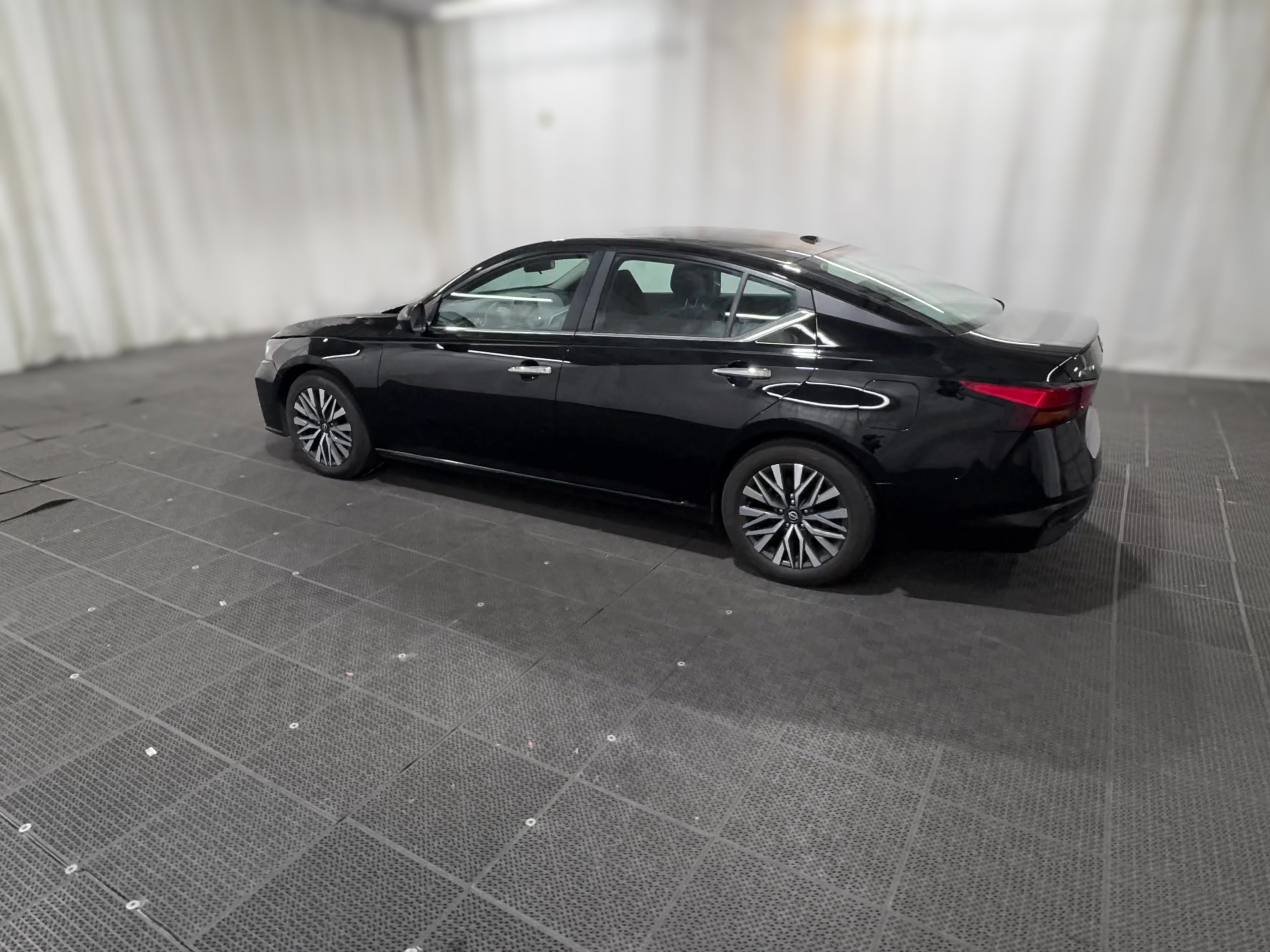 2025 Nissan Altima SV - Photo 25