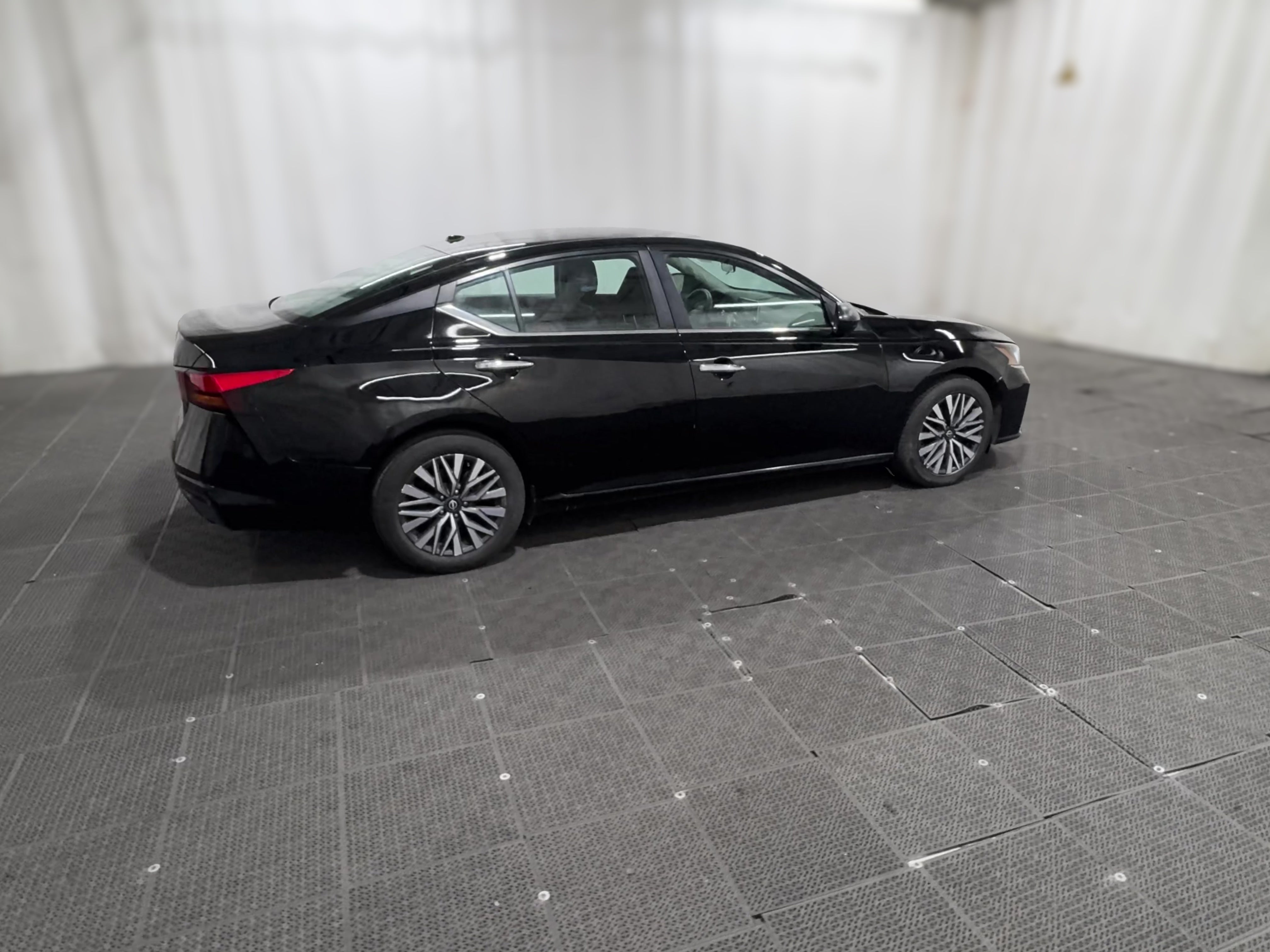 2025 Nissan Altima SV - Photo 31