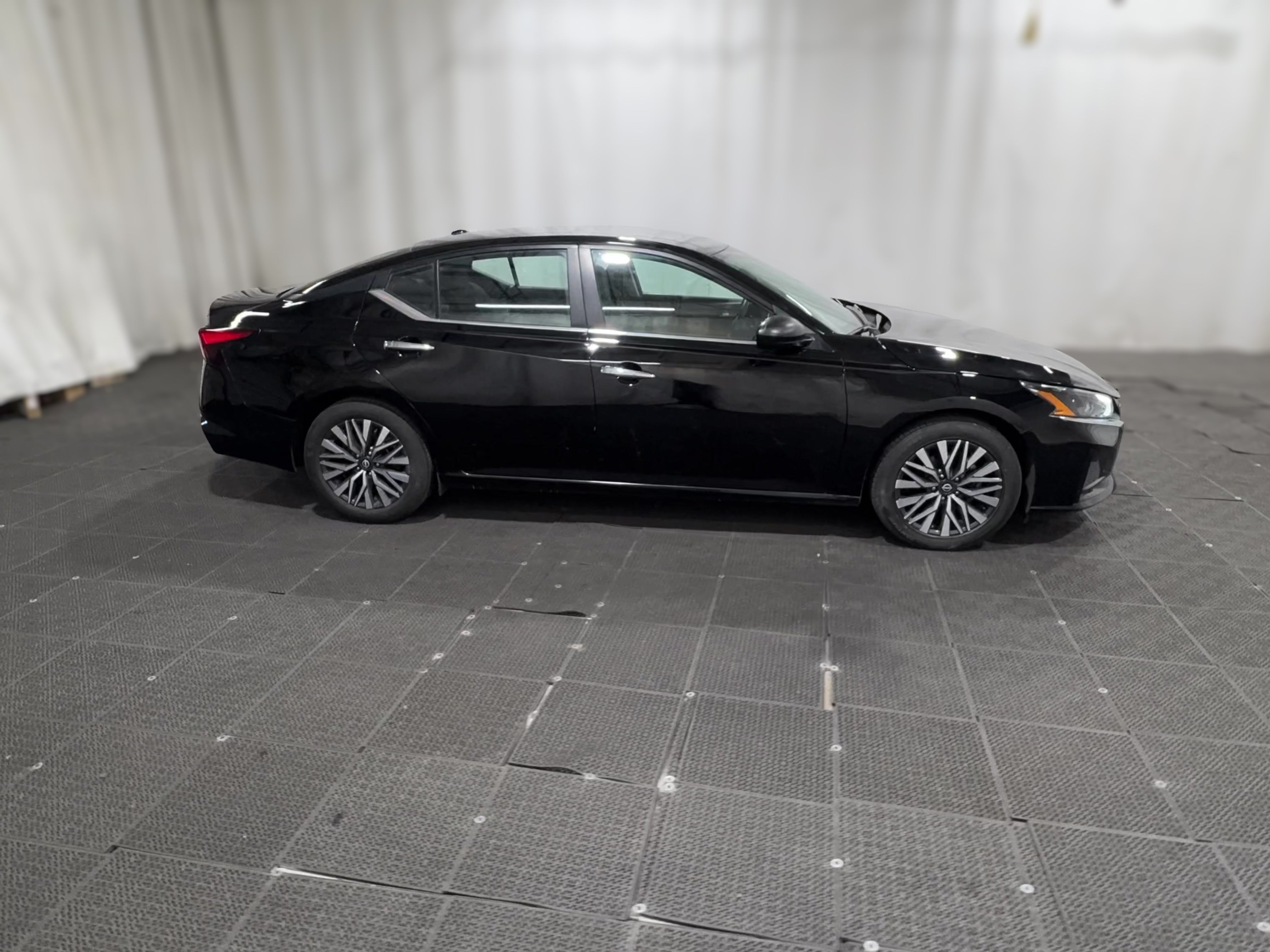 2025 Nissan Altima SV - Photo 32