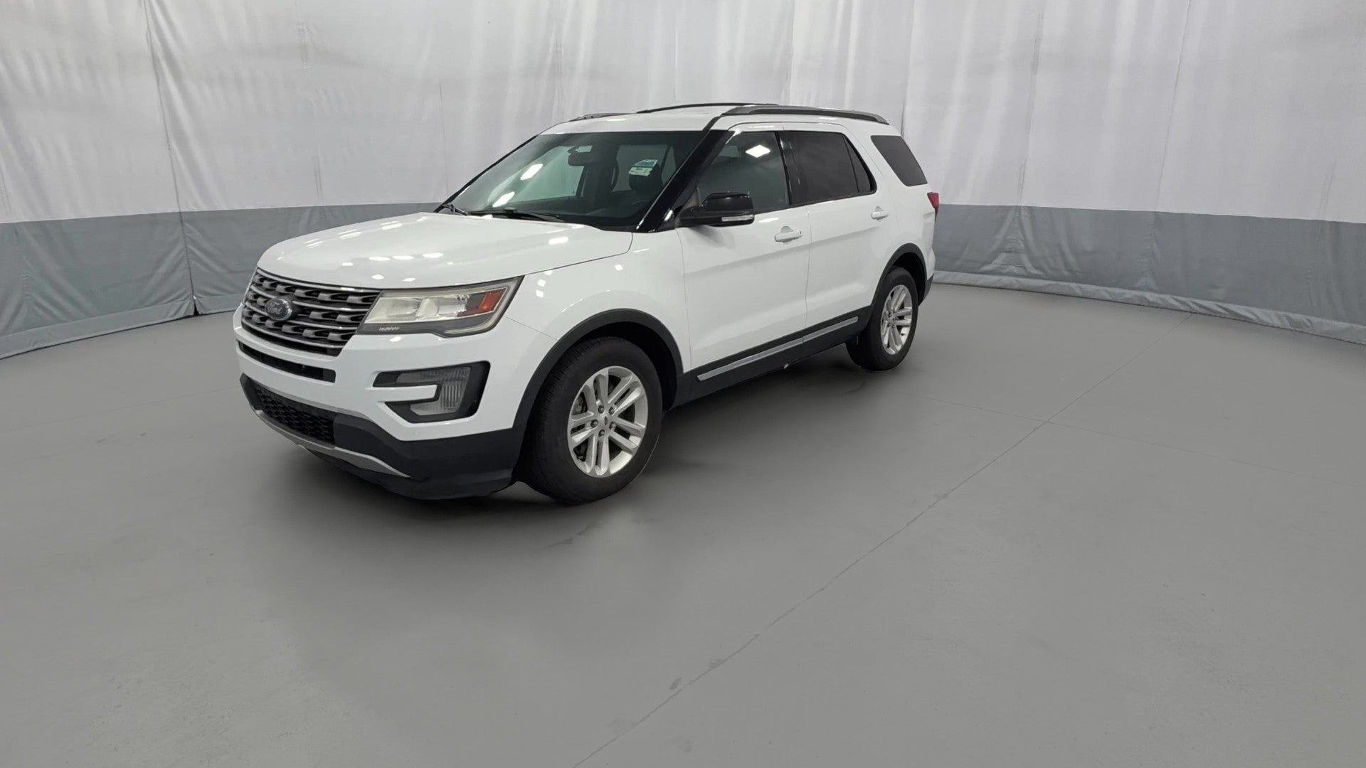 2017 Ford Explorer vehicle photo