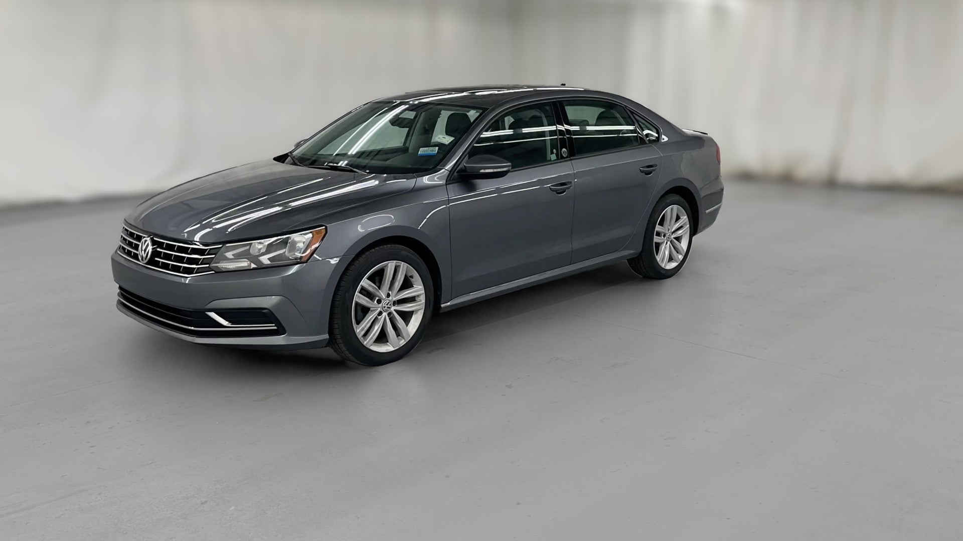 2019 Volkswagen Passat vehicle photo