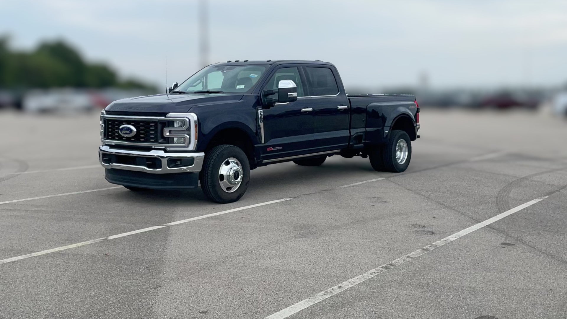 2025 Ford F350 Super Duty Crew Cab vehicle photo
