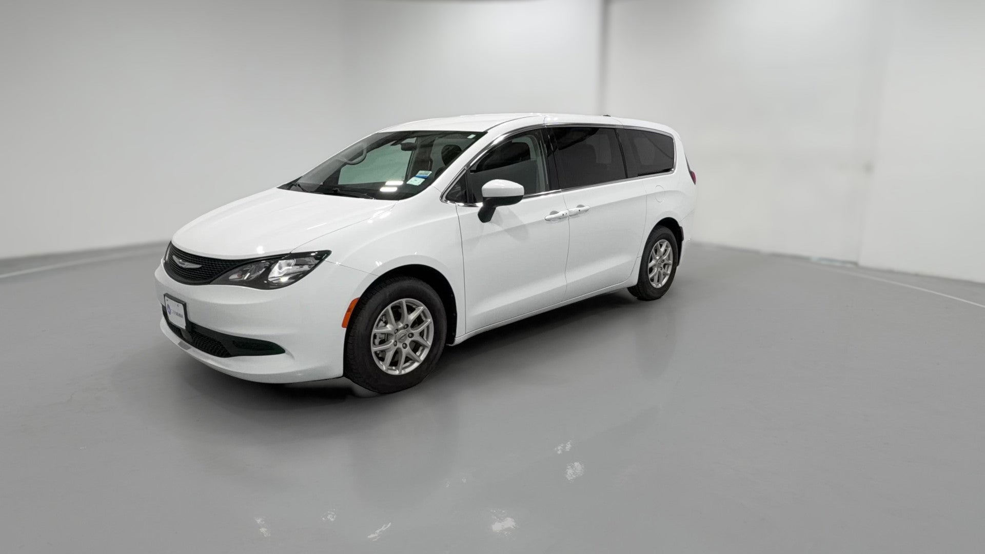 2022 Chrysler Voyager vehicle photo