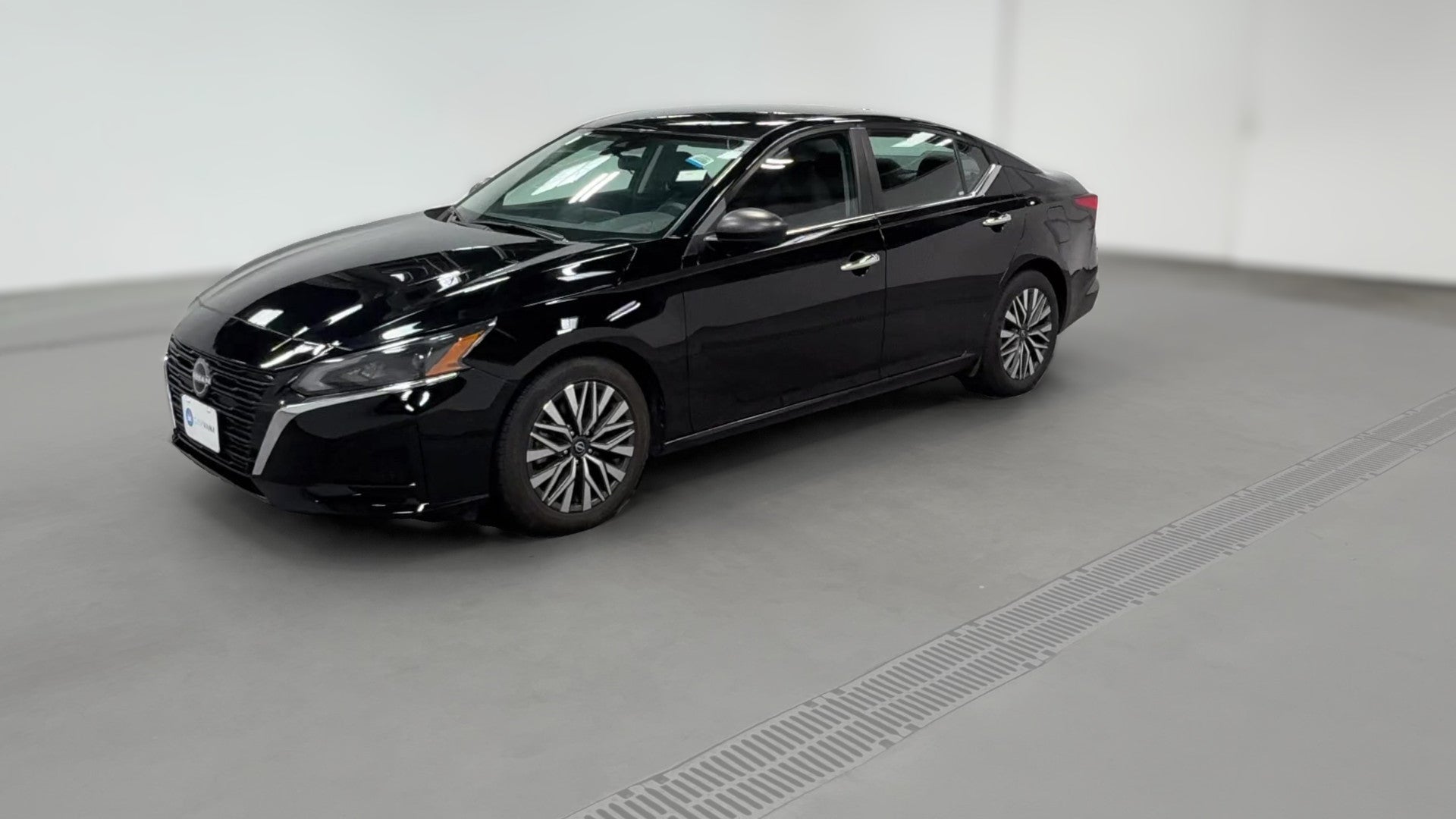 2025 Nissan Altima vehicle photo