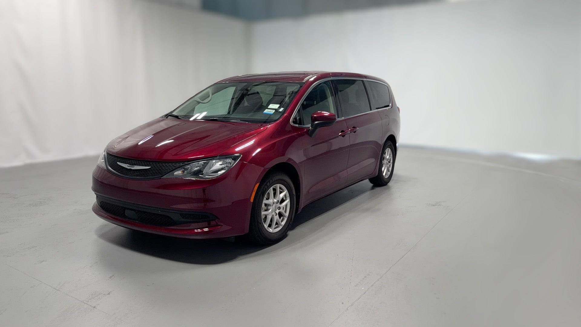 2022 Chrysler Voyager vehicle photo