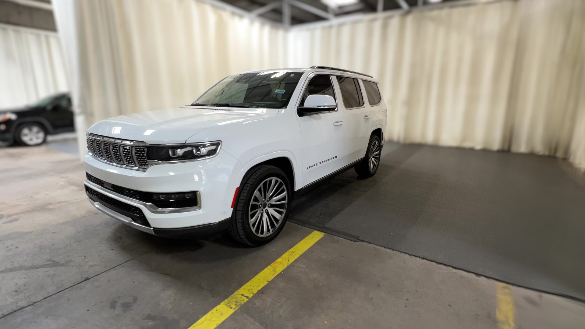 2022 Jeep Grand Wagoneer vehicle photo