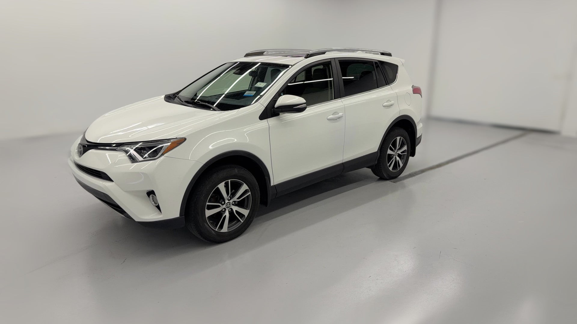 2018 Toyota RAV4 vehicle photo