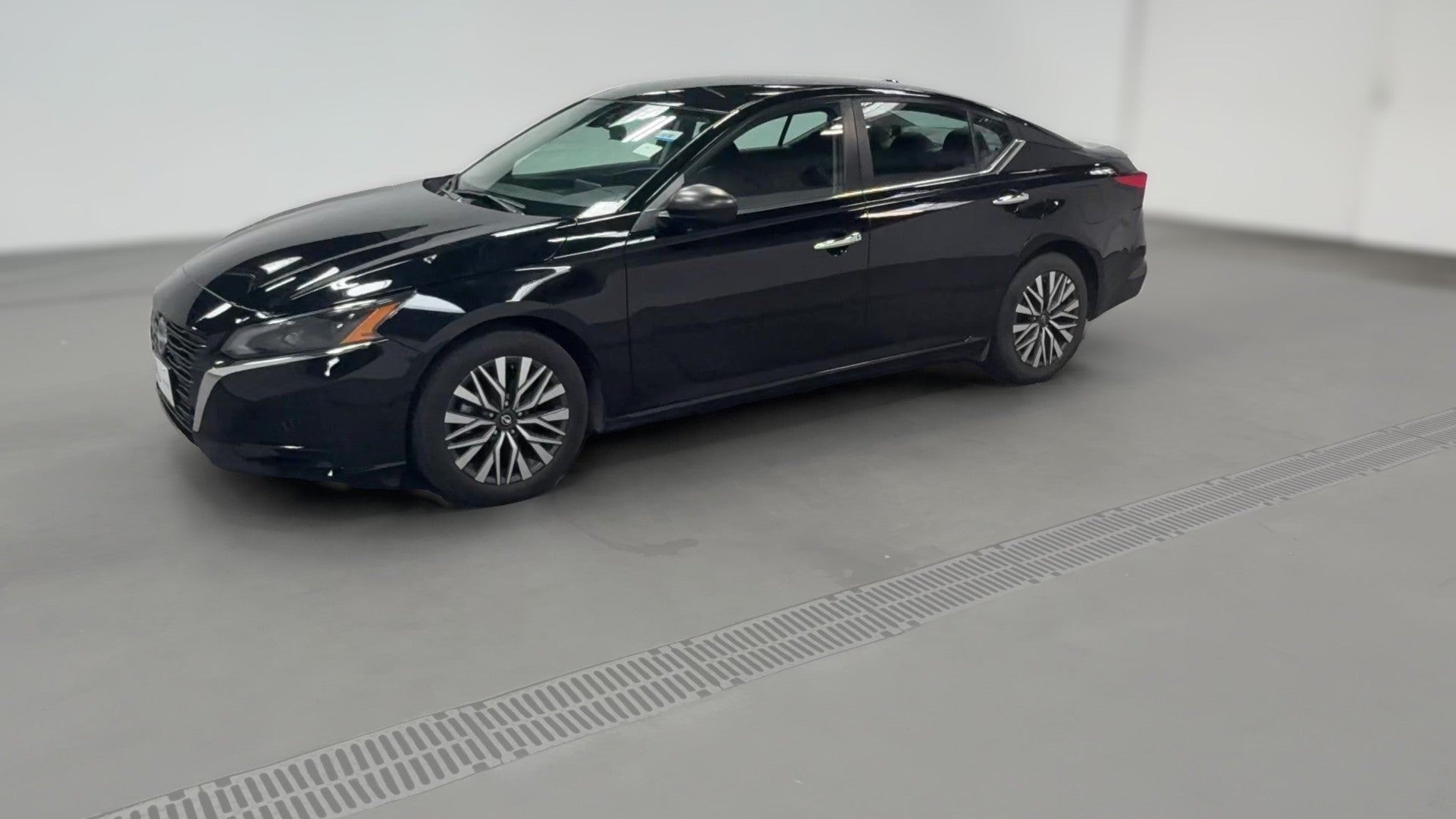 2025 Nissan Altima vehicle photo