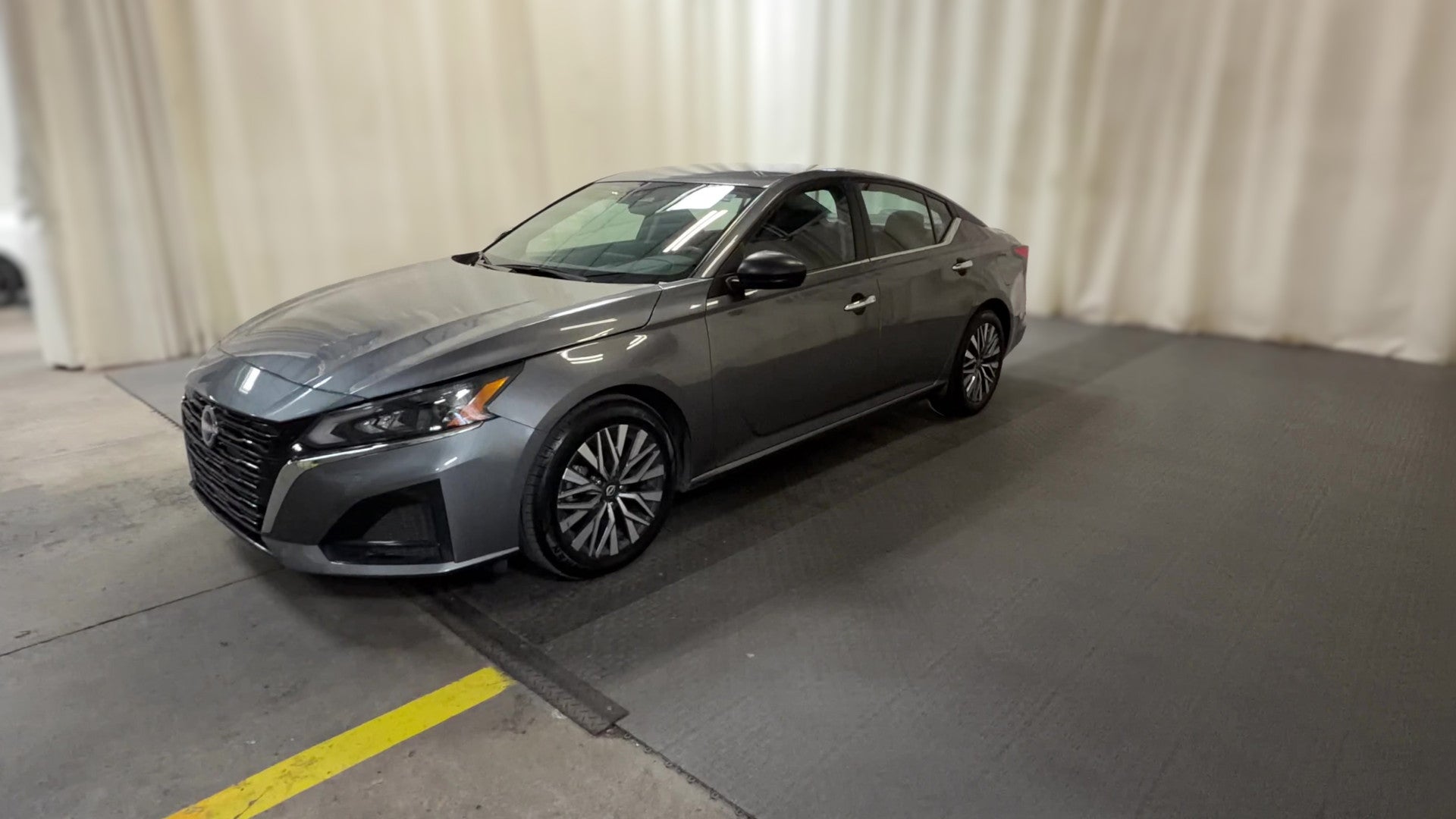 2025 Nissan Altima vehicle photo