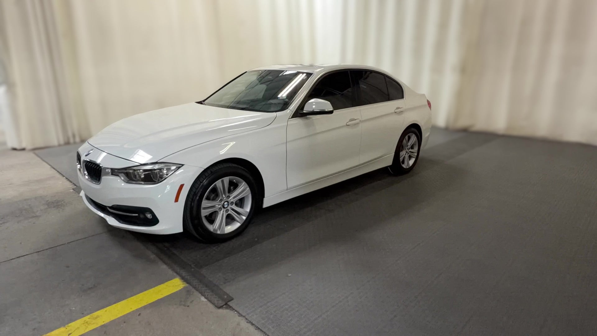 2018 BMW 3 Series vehicle photo