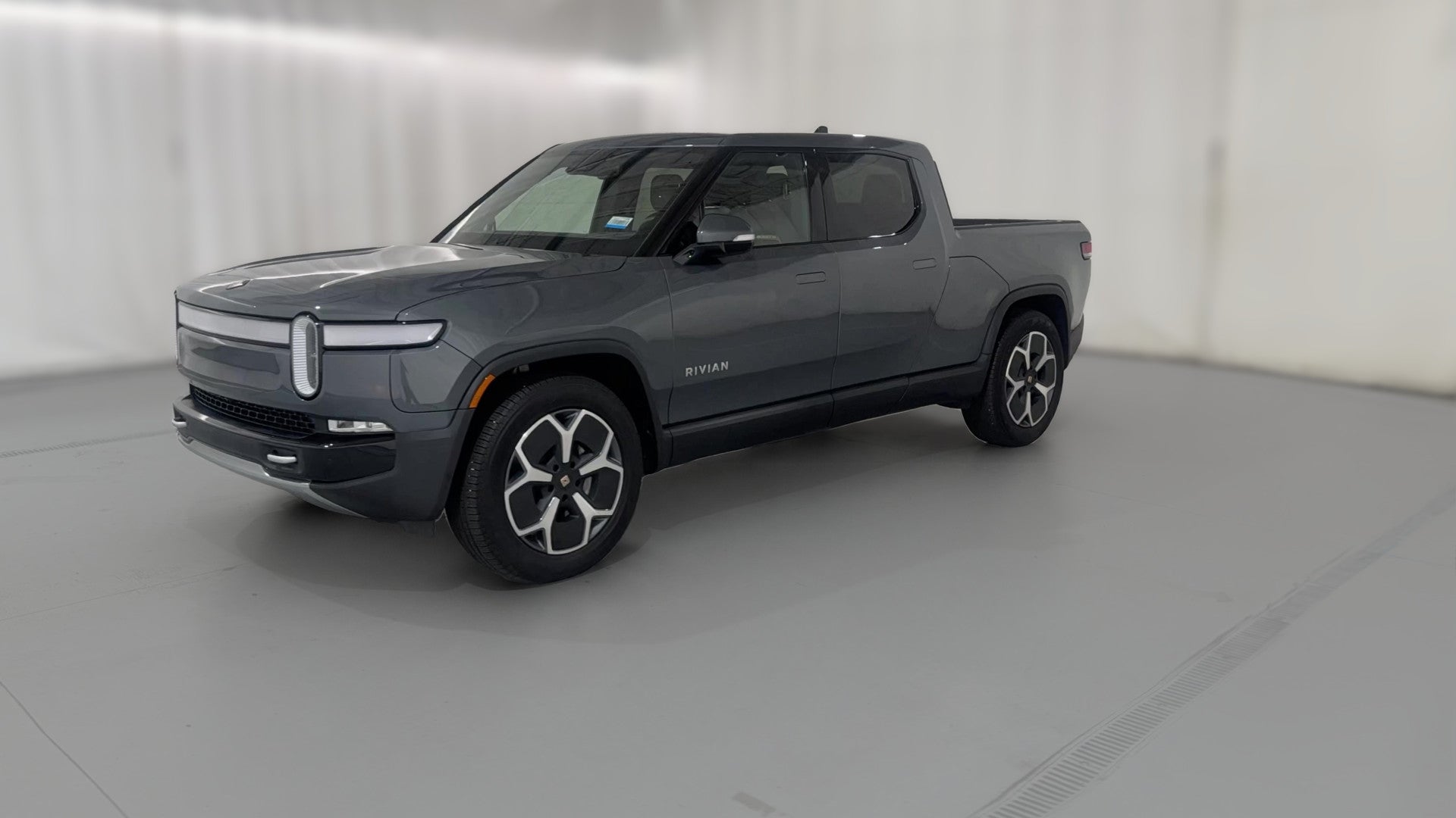 2024 Rivian R1T vehicle photo