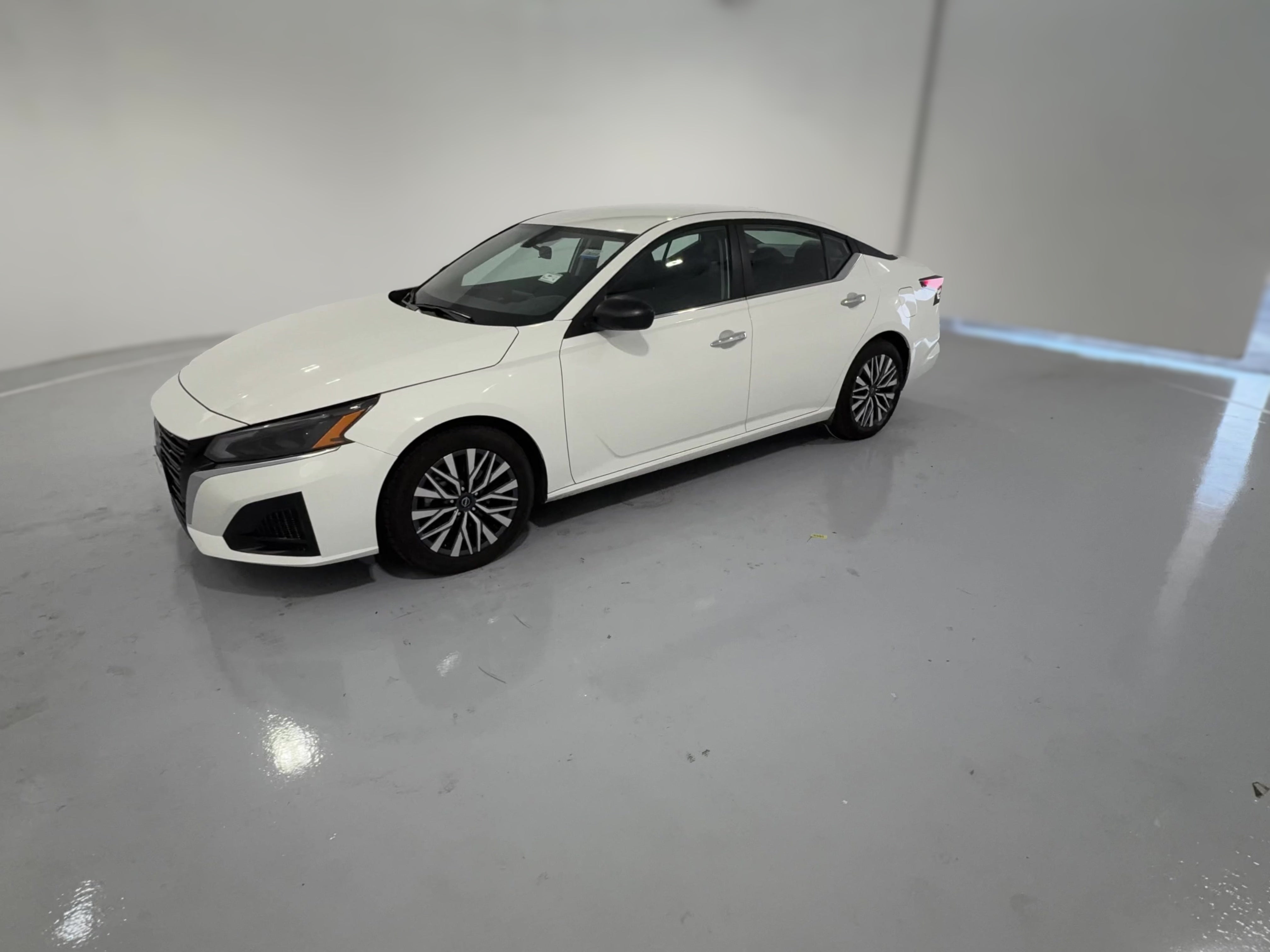 2025 Nissan Altima SV - Photo 18