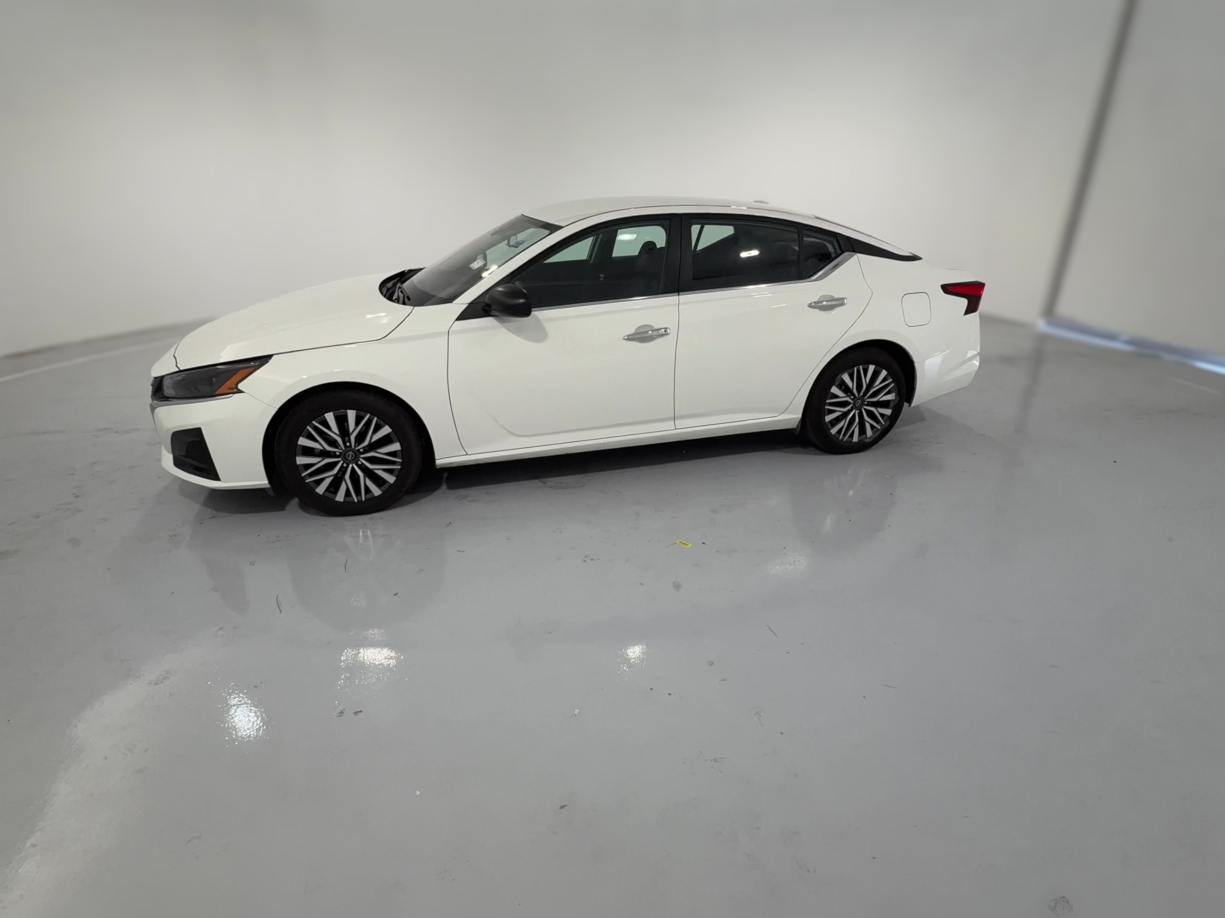 2025 Nissan Altima SV - Photo 19