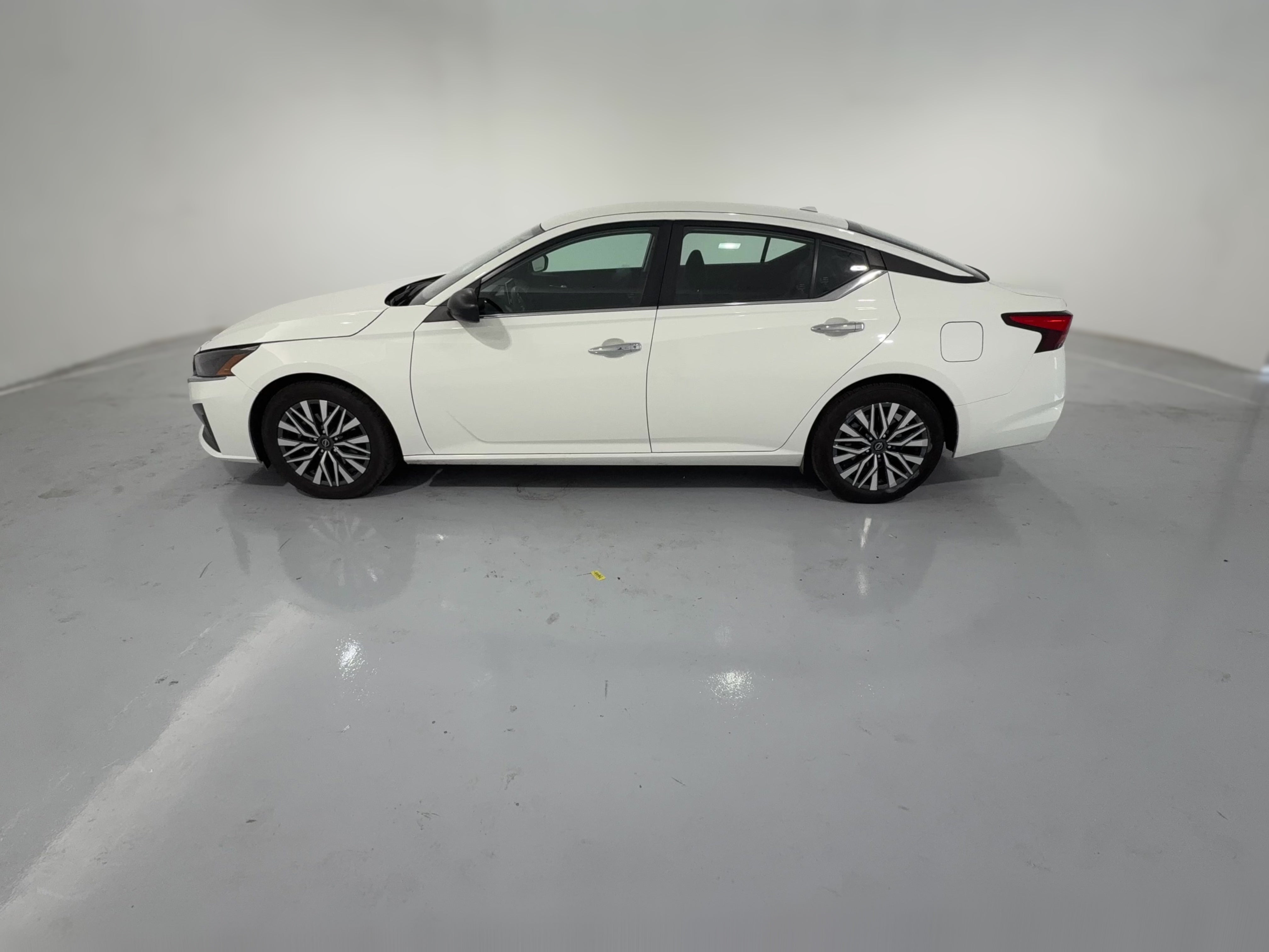 2025 Nissan Altima SV - Photo 20