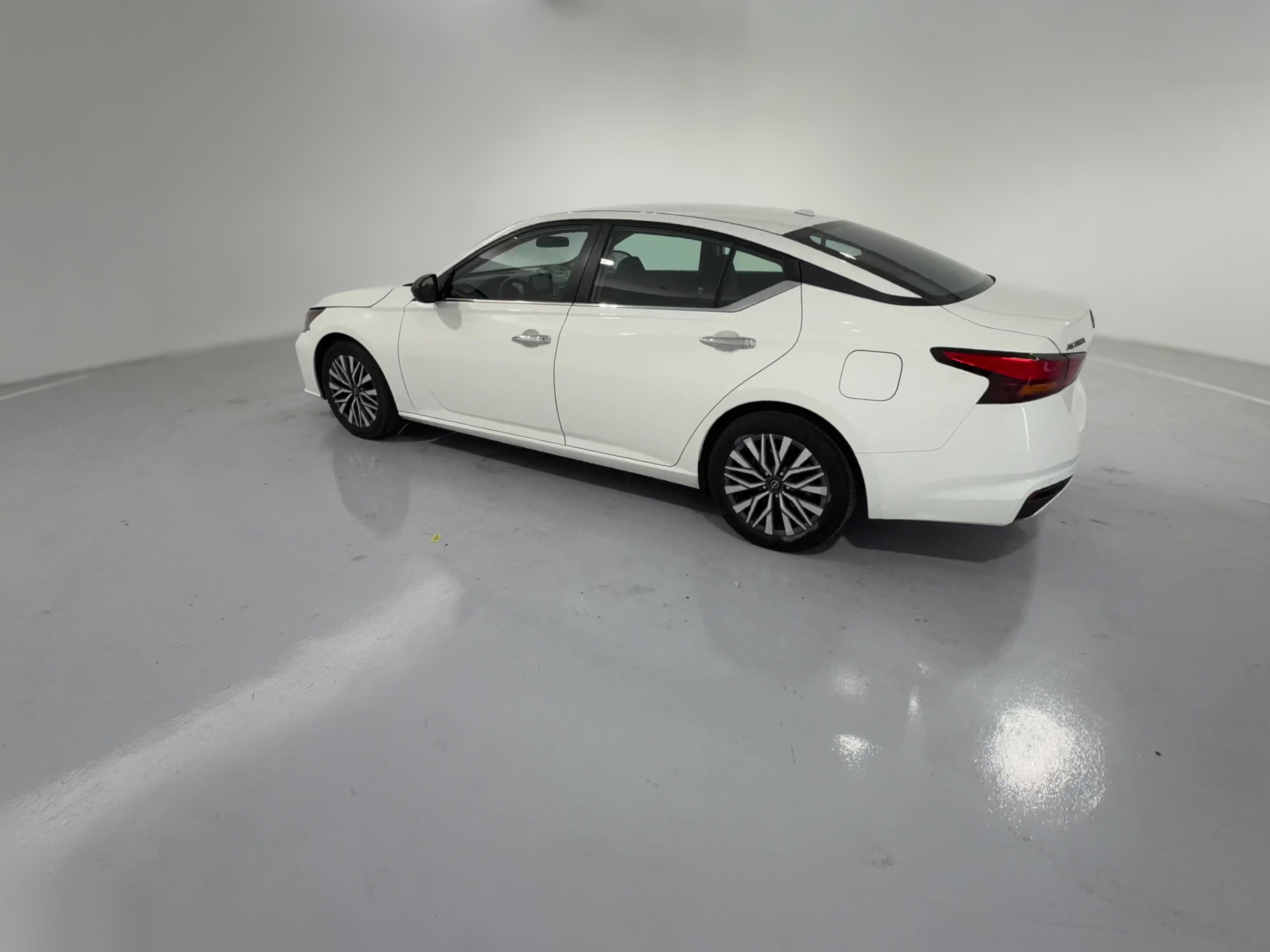2025 Nissan Altima SV - Photo 21