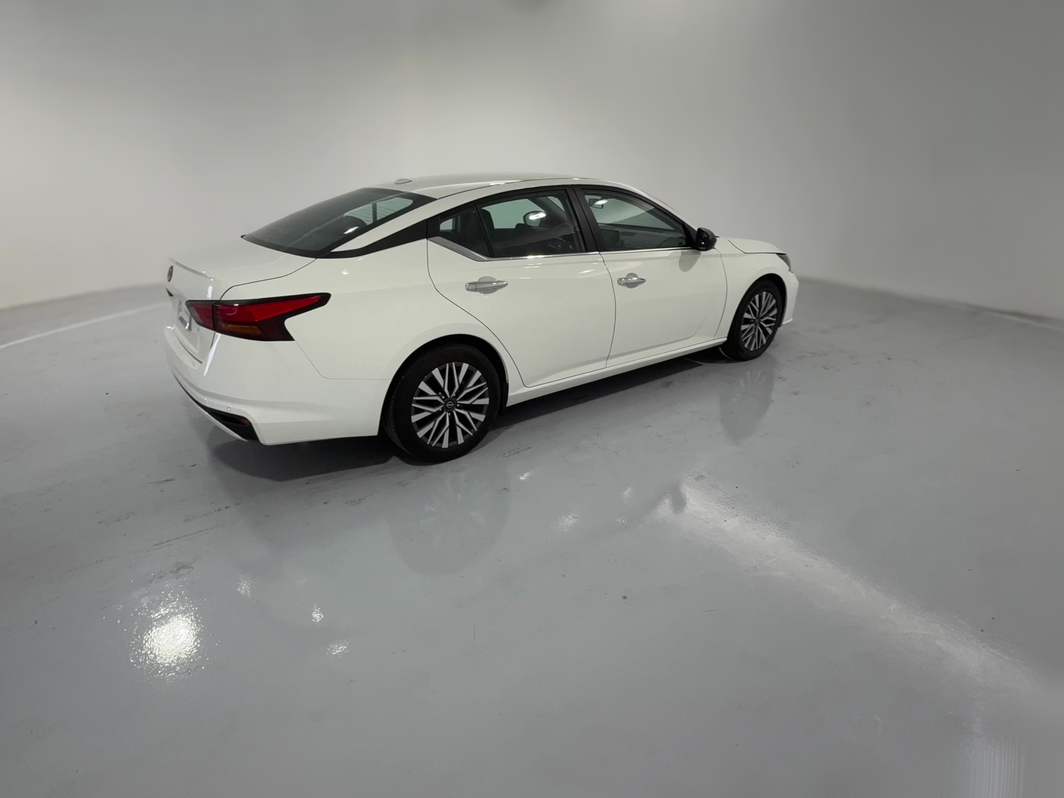 2025 Nissan Altima SV - Photo 26