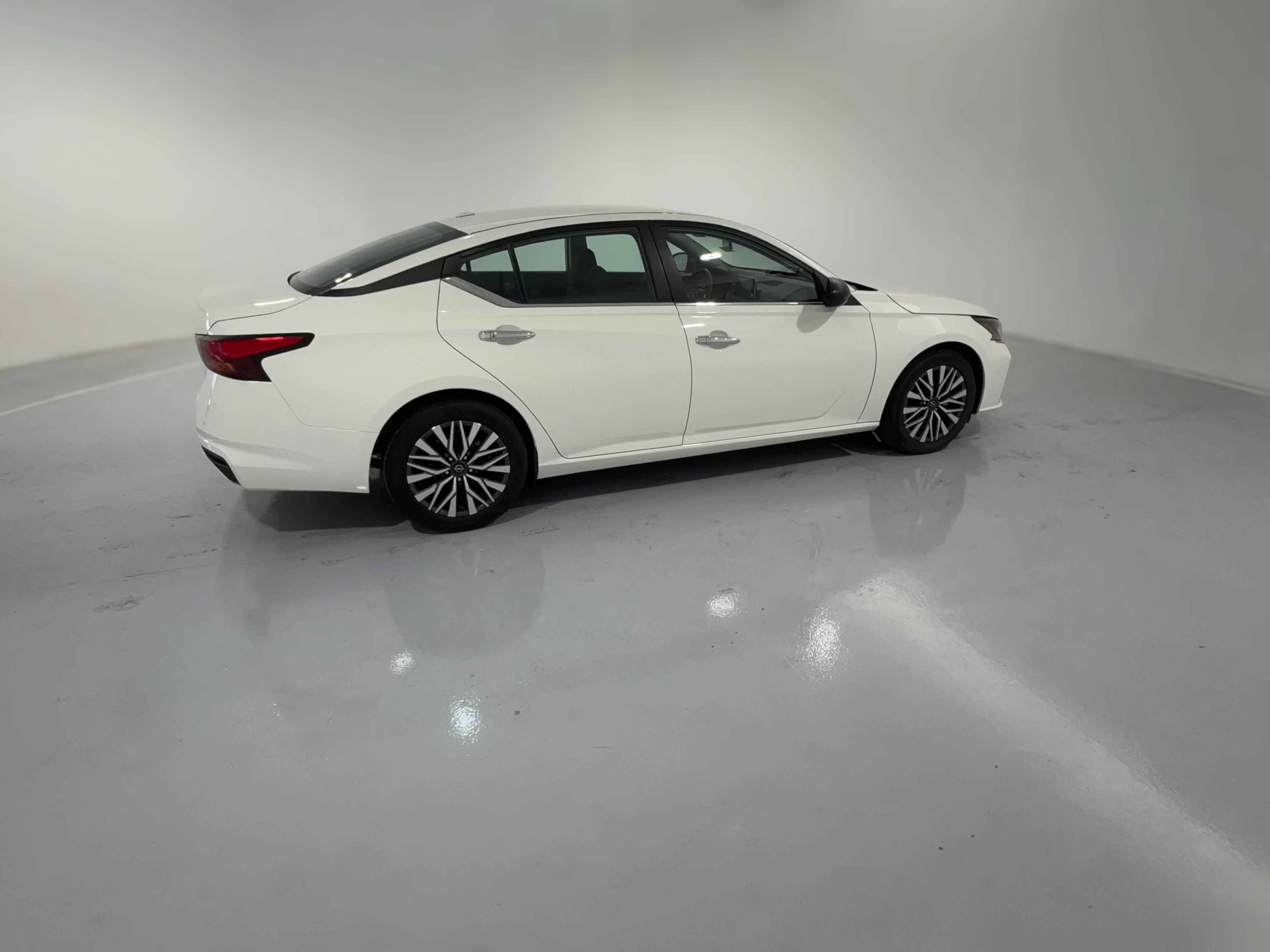 2025 Nissan Altima SV - Photo 27