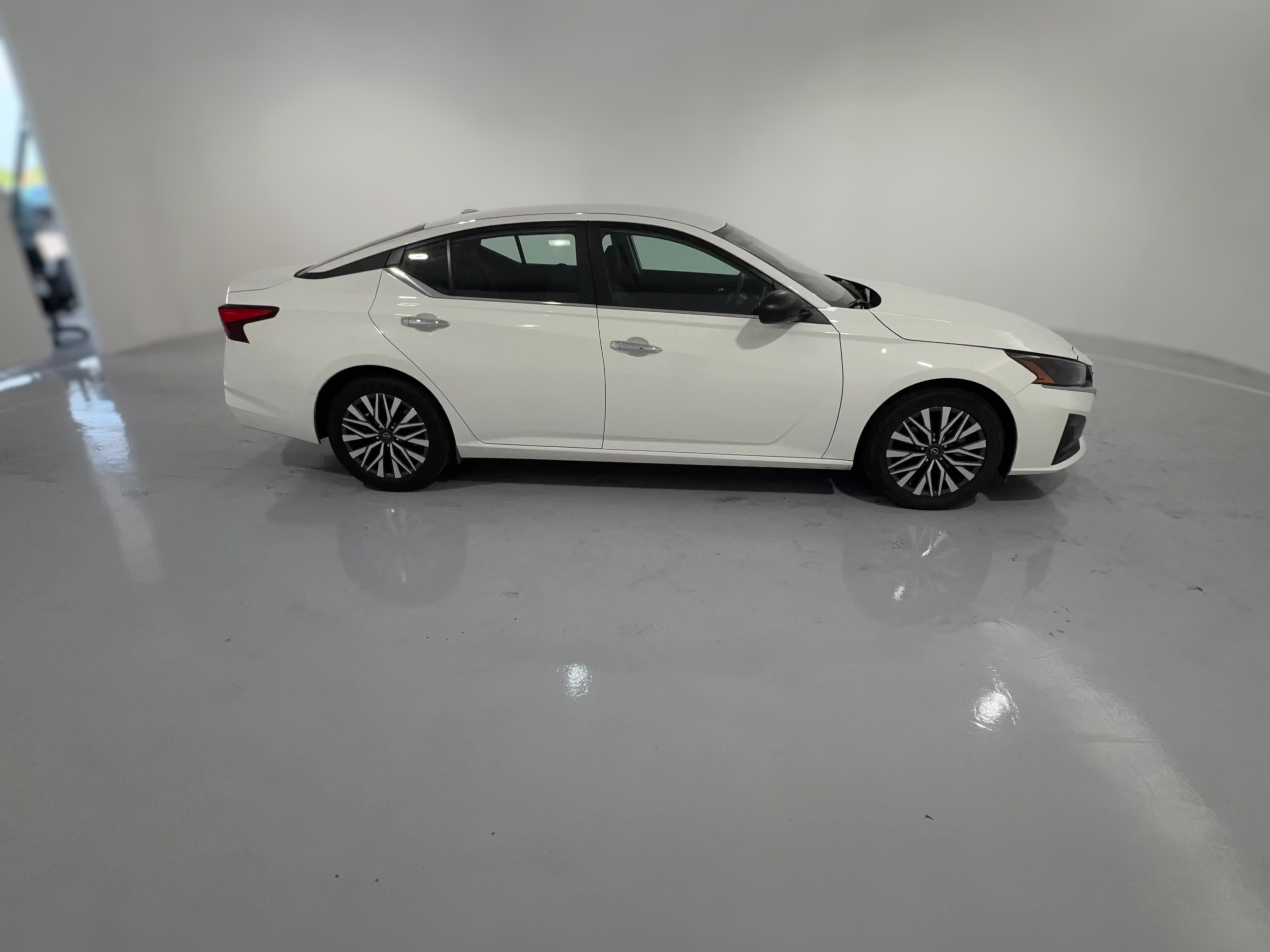 2025 Nissan Altima SV - Photo 28