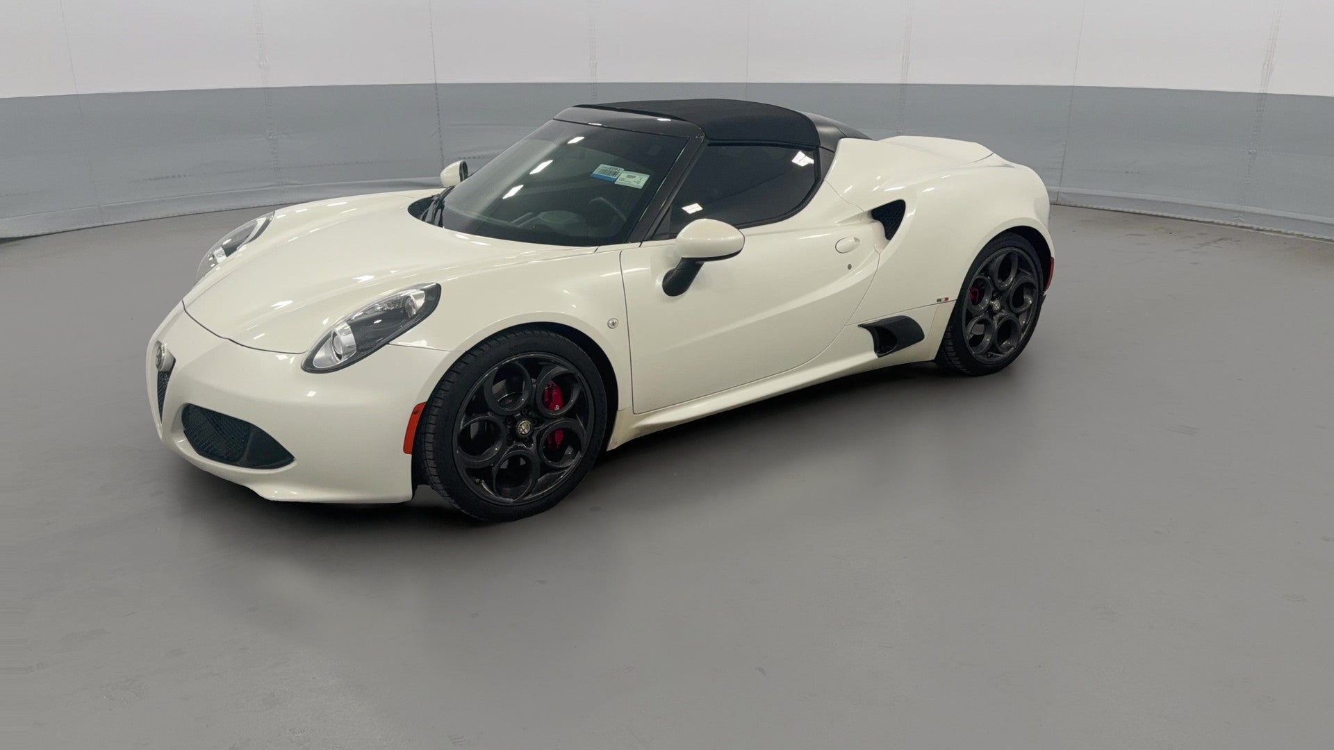2016 Alfa Romeo 4C Spider vehicle photo