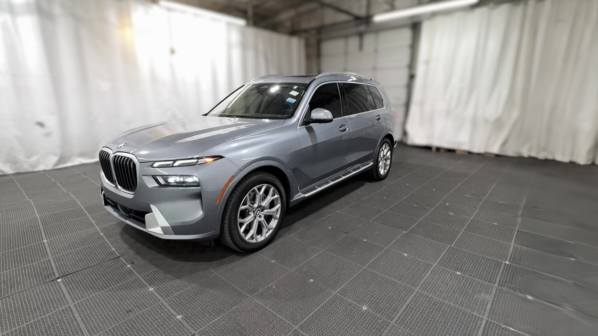 2024 BMW X7 vehicle photo