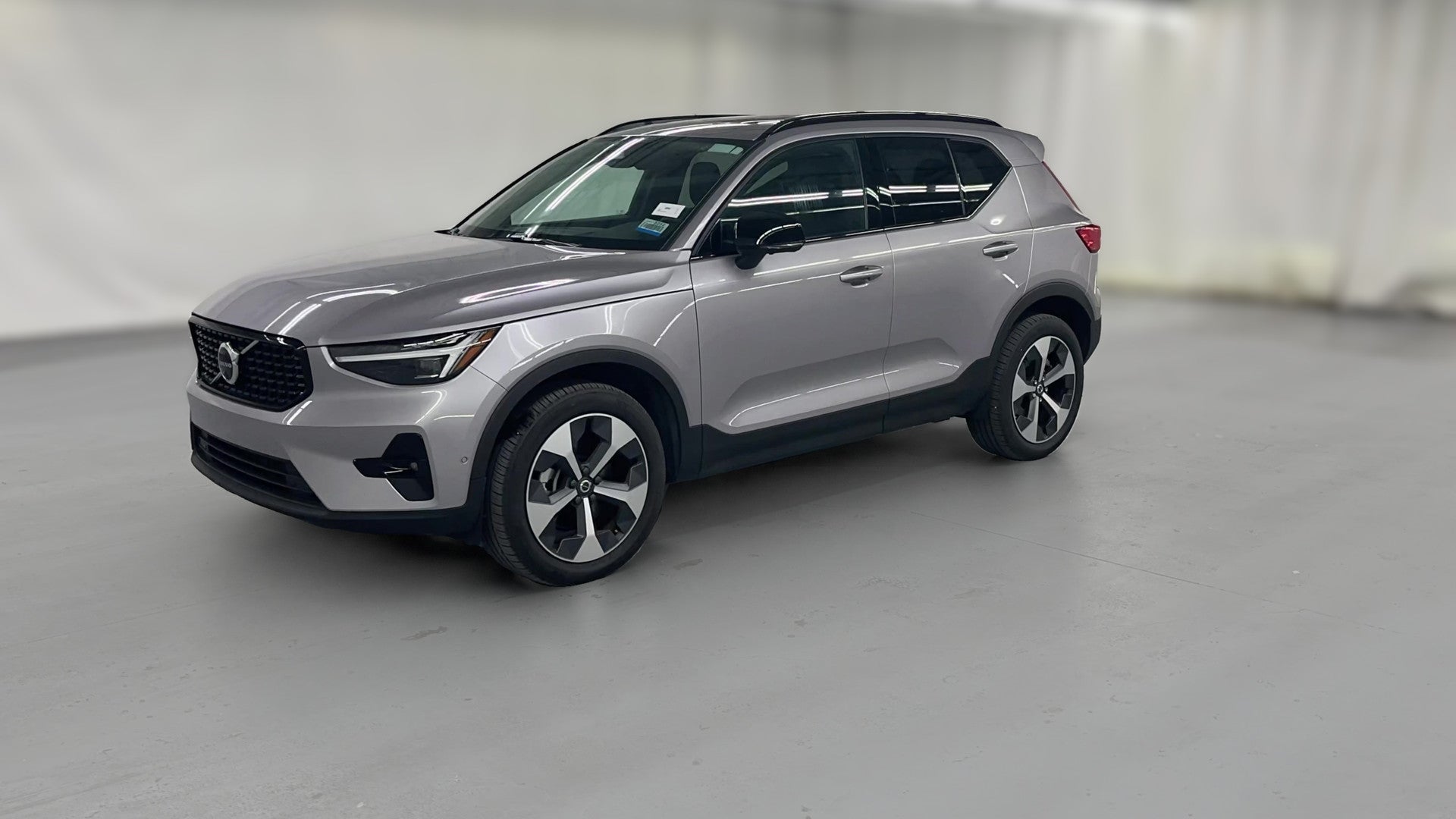 2026 Volvo XC40 vehicle photo