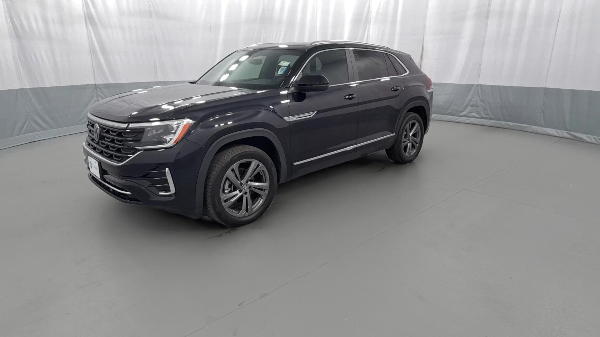 2024 Volkswagen Atlas Cross Sport vehicle photo