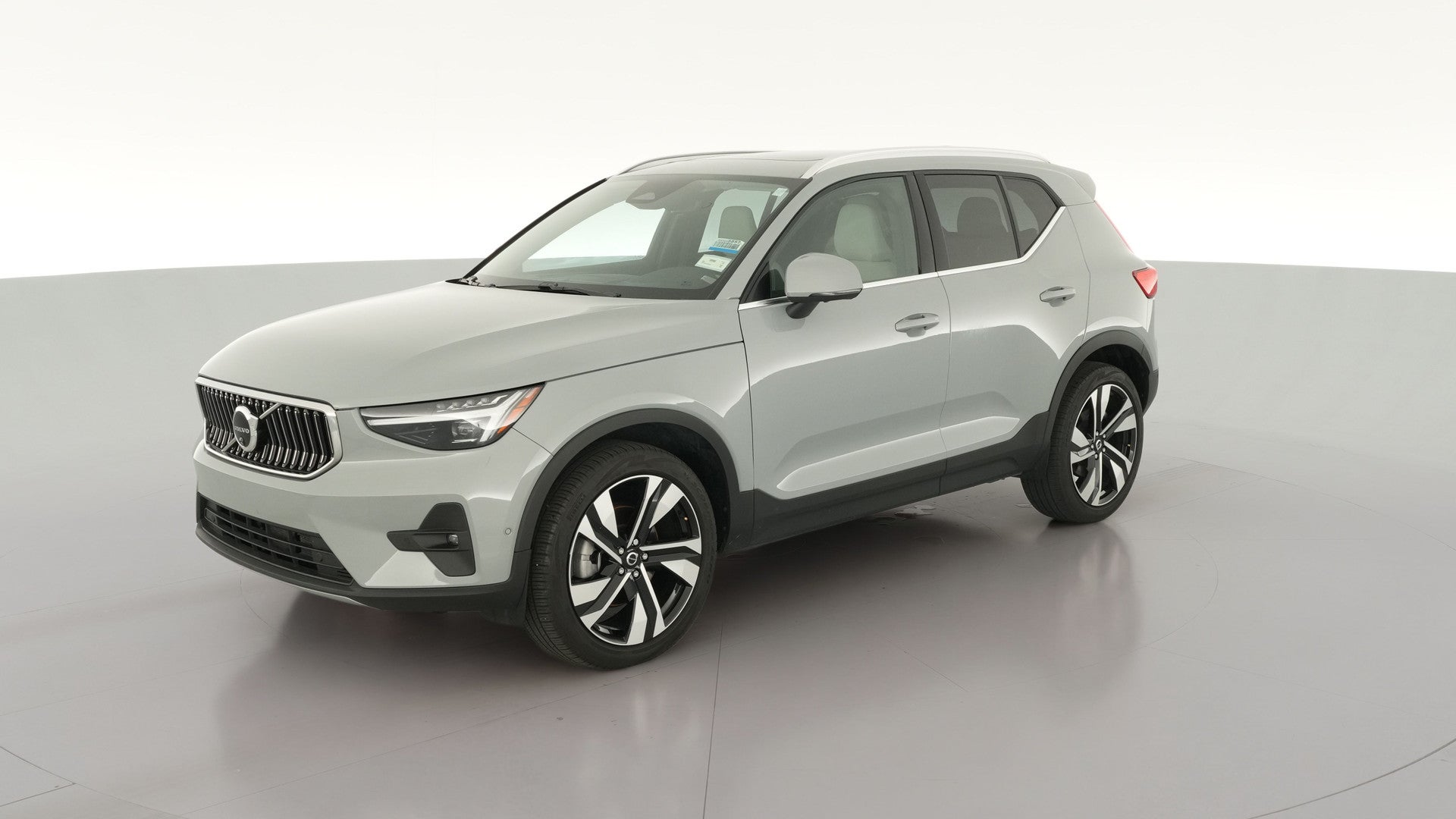 2024 Volvo XC40 vehicle photo