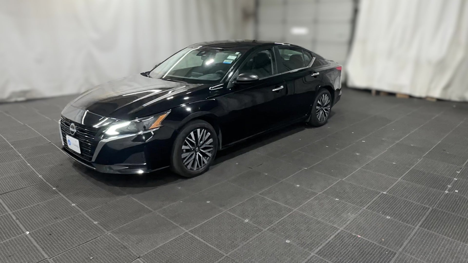 2025 Nissan Altima vehicle photo