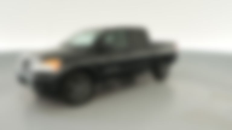 2015 Nissan Titan Crew Cab vehicle photo