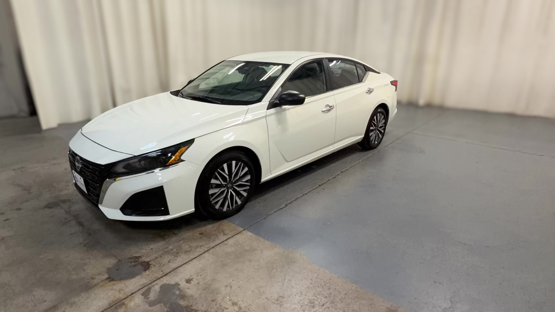 2025 Nissan Altima vehicle photo