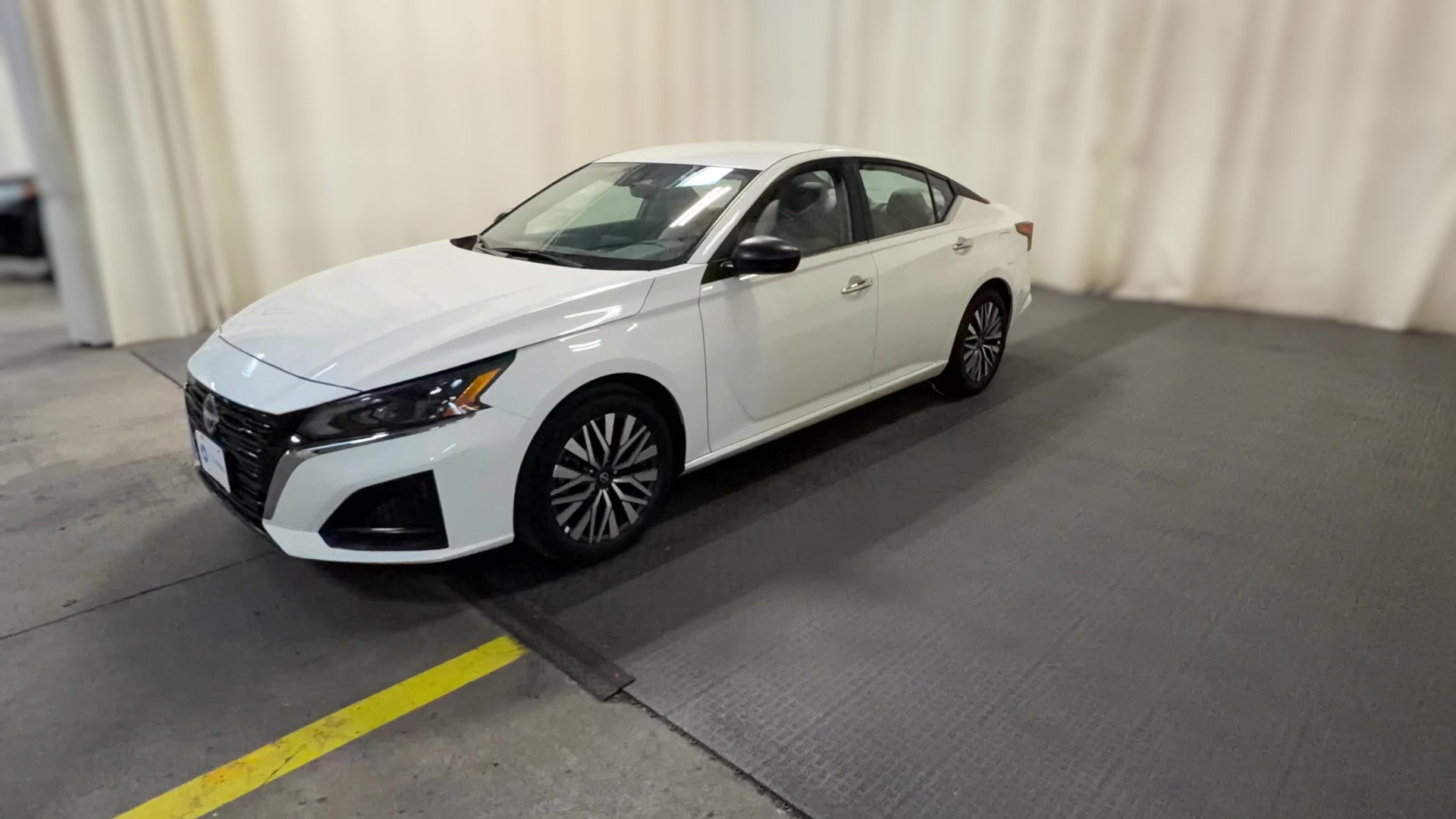 2025 Nissan Altima vehicle photo