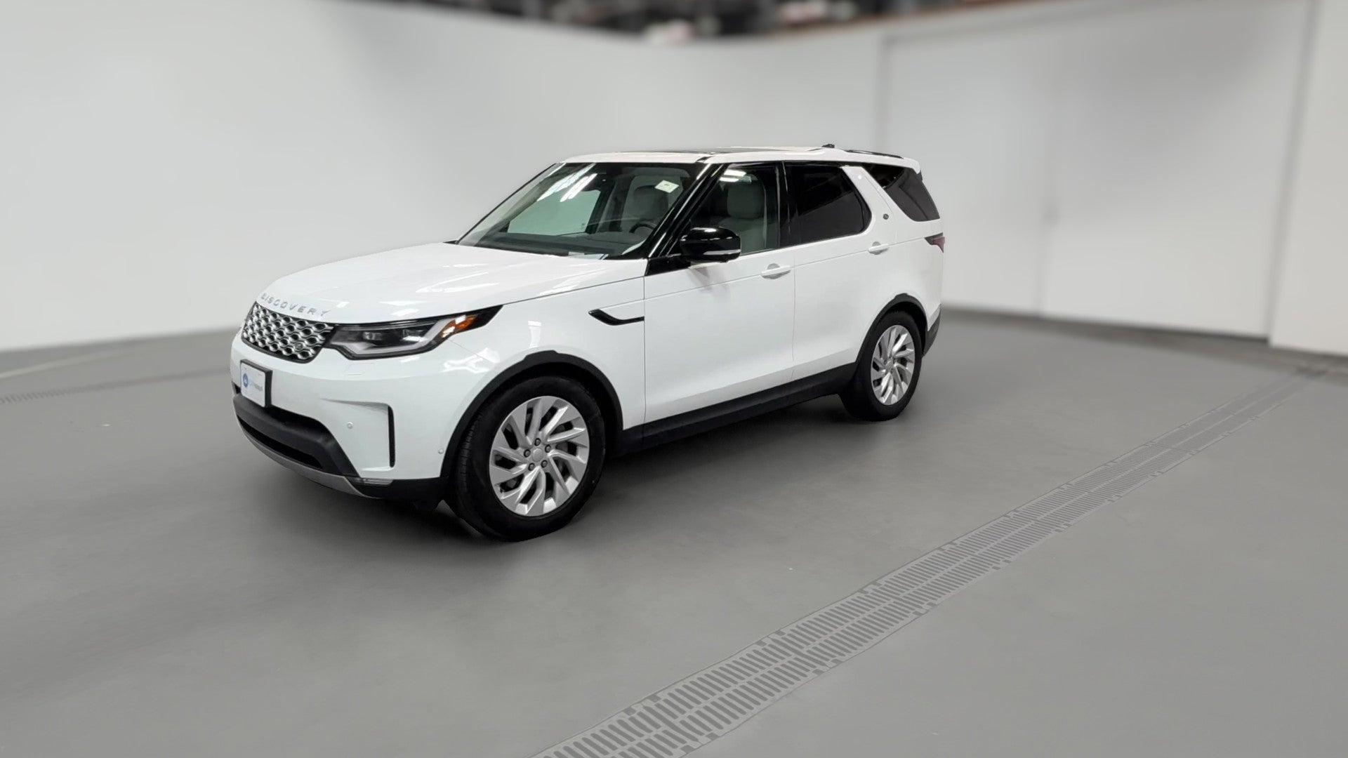 2025 Land Rover Discovery vehicle photo