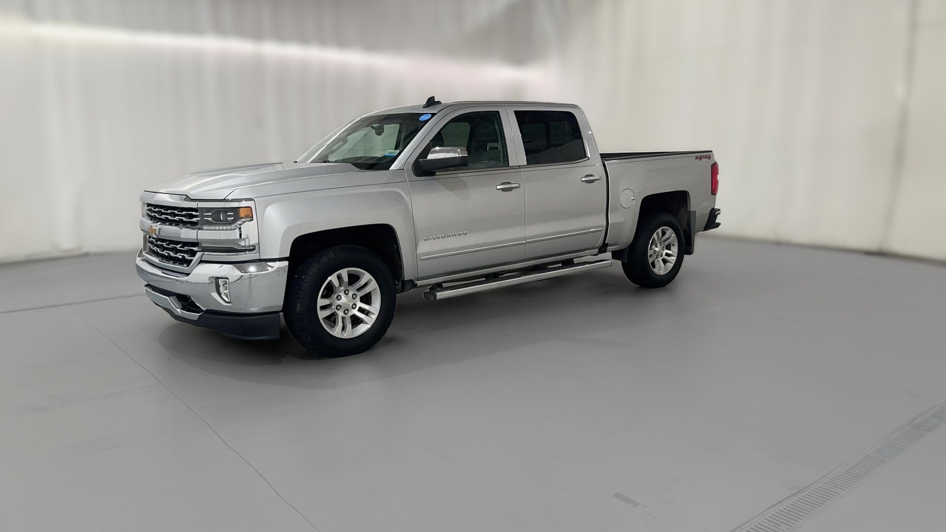 2018 Chevrolet Silverado 1500 Crew Cab vehicle photo