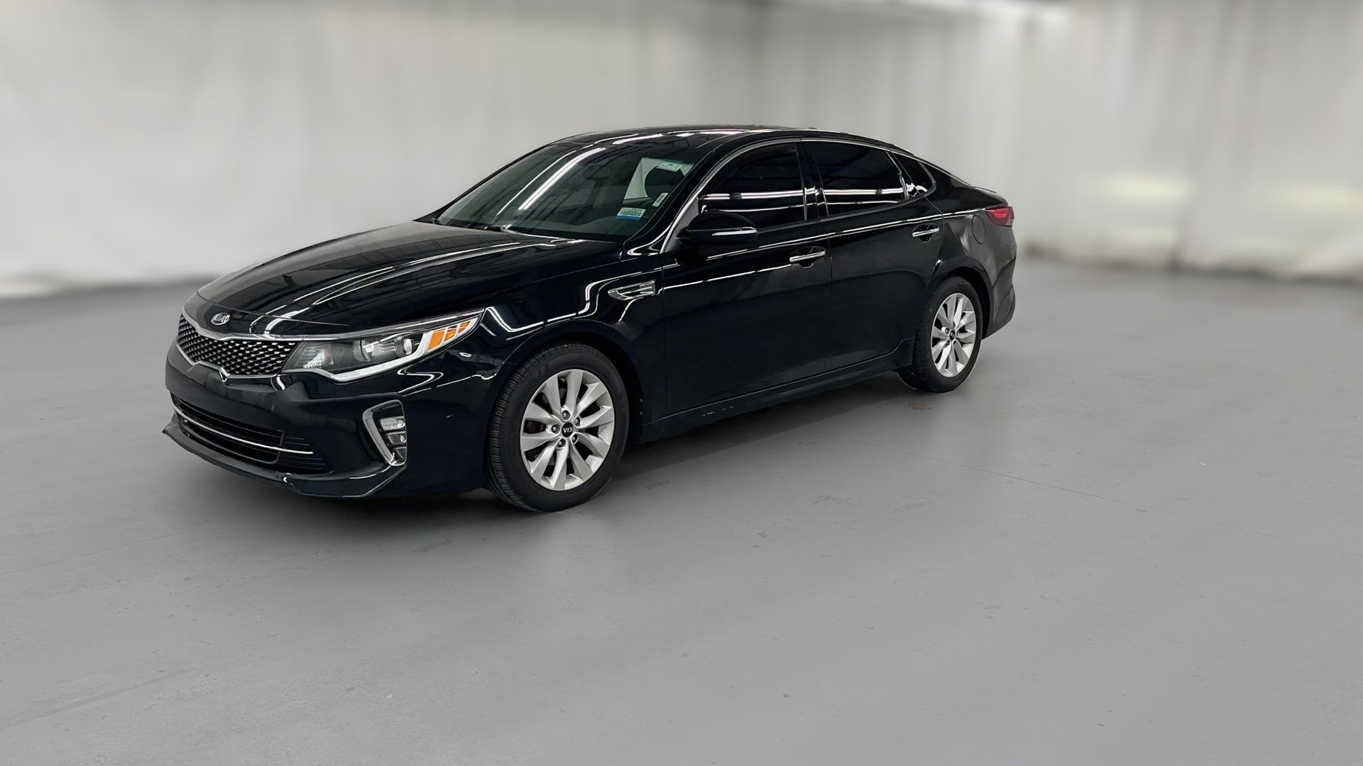 2018 Kia Optima vehicle photo