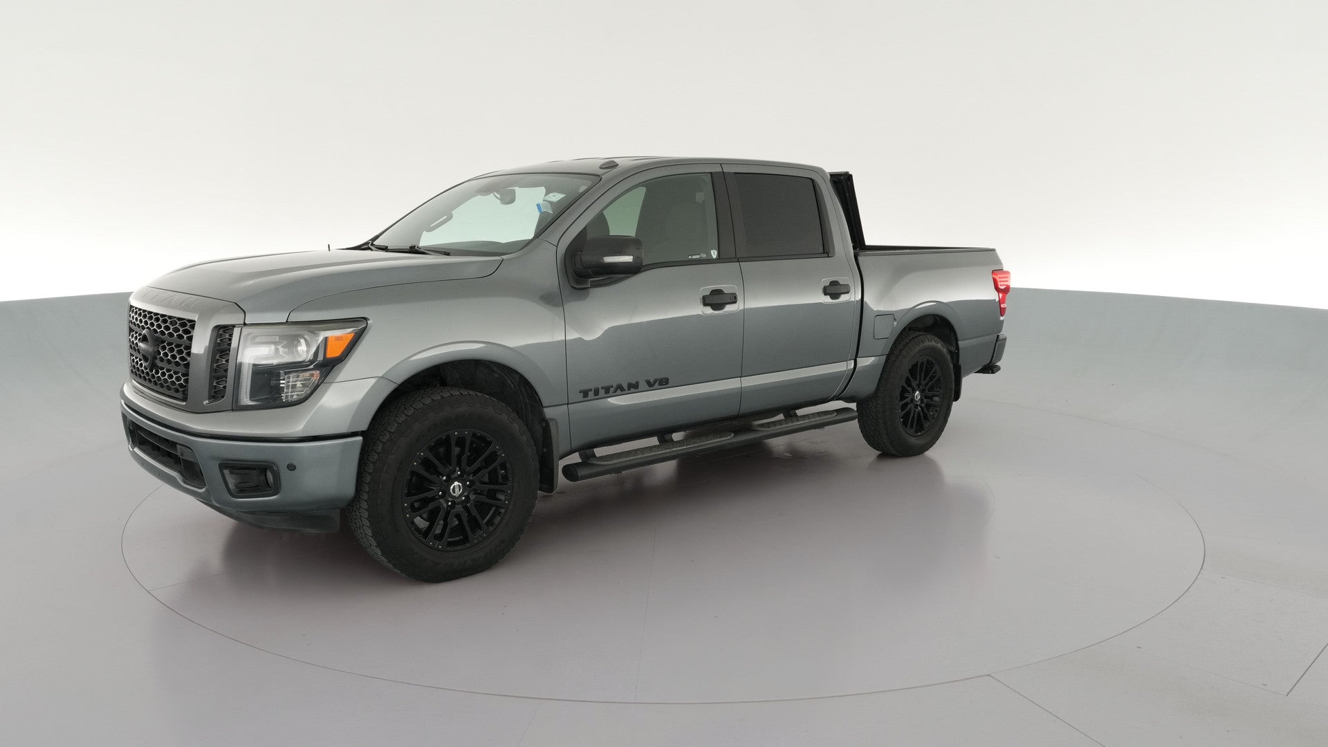 2018 Nissan Titan Crew Cab vehicle photo