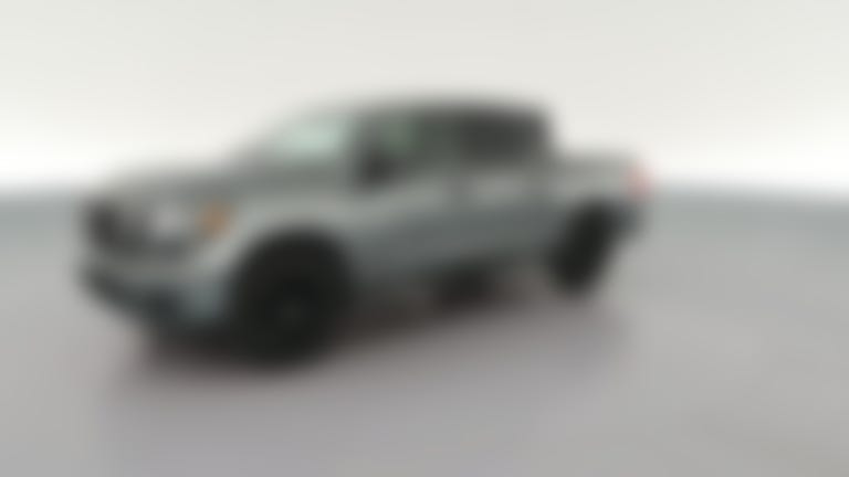 2018 Nissan Titan Crew Cab vehicle photo
