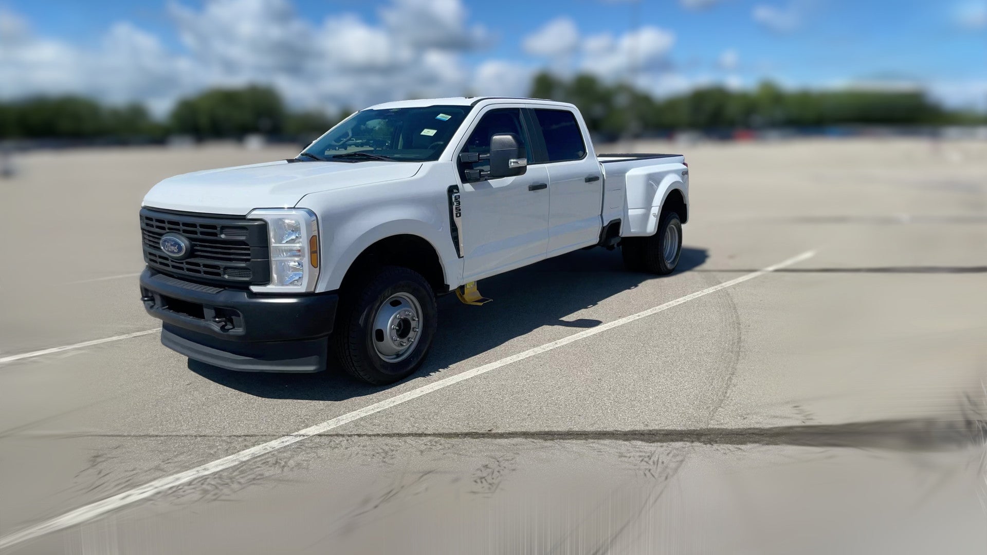 2024 Ford F350 Super Duty Crew Cab vehicle photo