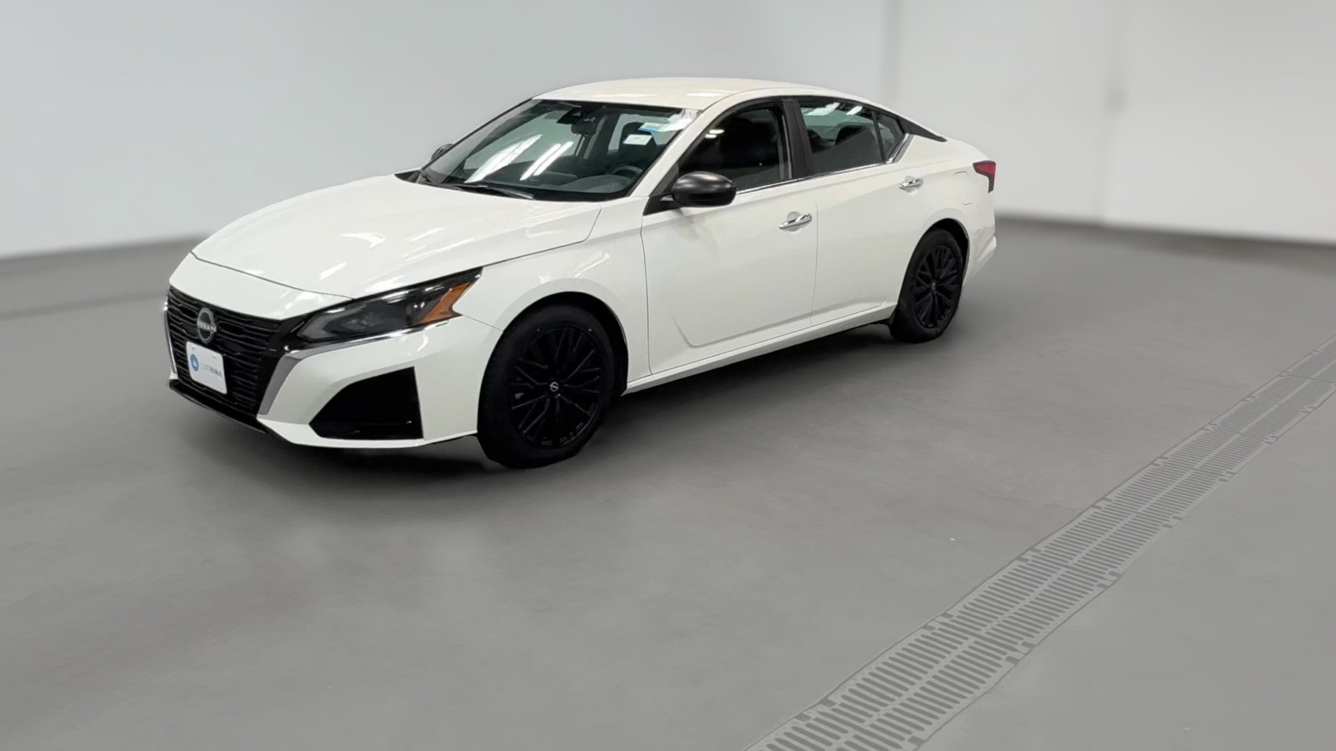 2025 Nissan Altima vehicle photo