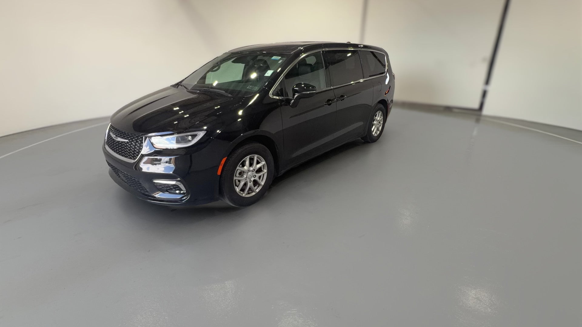 2026 Chrysler Pacifica vehicle photo