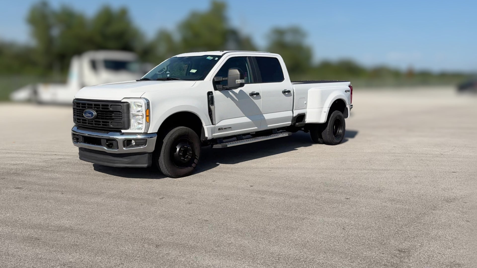 2024 Ford F350 Super Duty Crew Cab vehicle photo