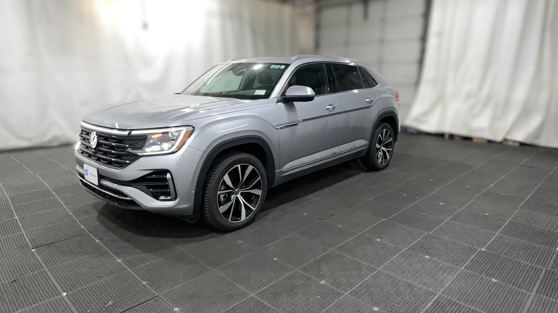 2024 Volkswagen Atlas Cross Sport vehicle photo