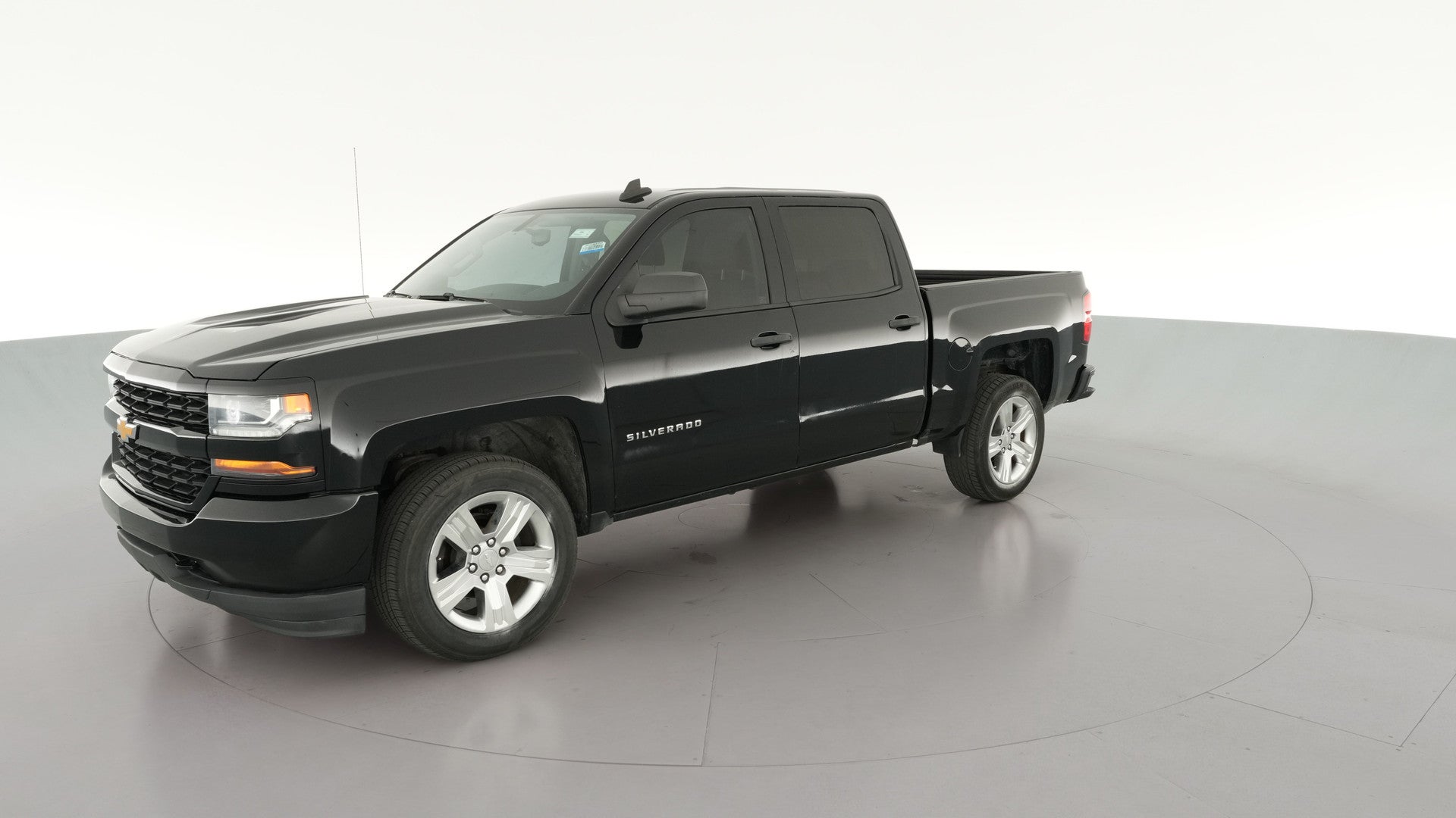 2018 Chevrolet Silverado 1500 Crew Cab vehicle photo